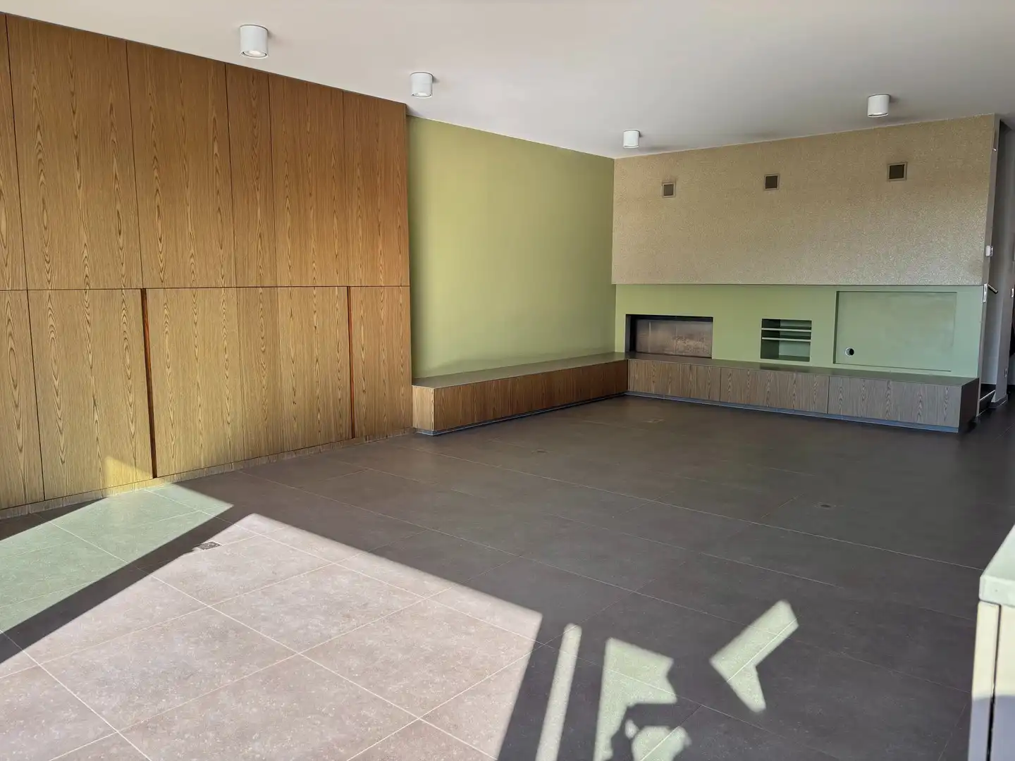 Uitzonderlijk ruim en gerenoveerd duplexappartement met 5 slaapkamers met zonnig terras in Sint-Idesbald foto 4