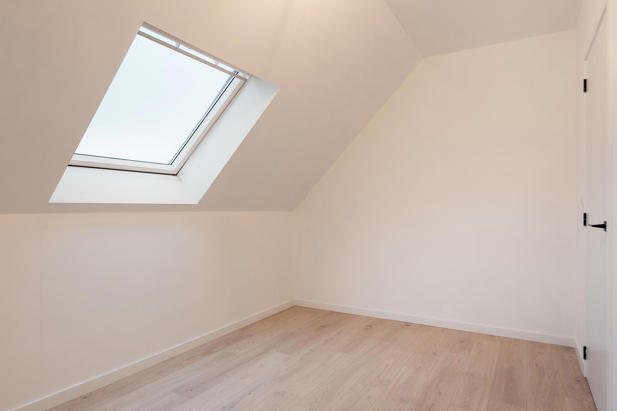 Instapklare nieuwbouw halfopen bebouwing met tuin en garage foto 15