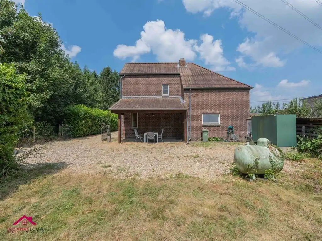 Halfopen bebouwing met kelderverdieping en ruime tuin foto 4