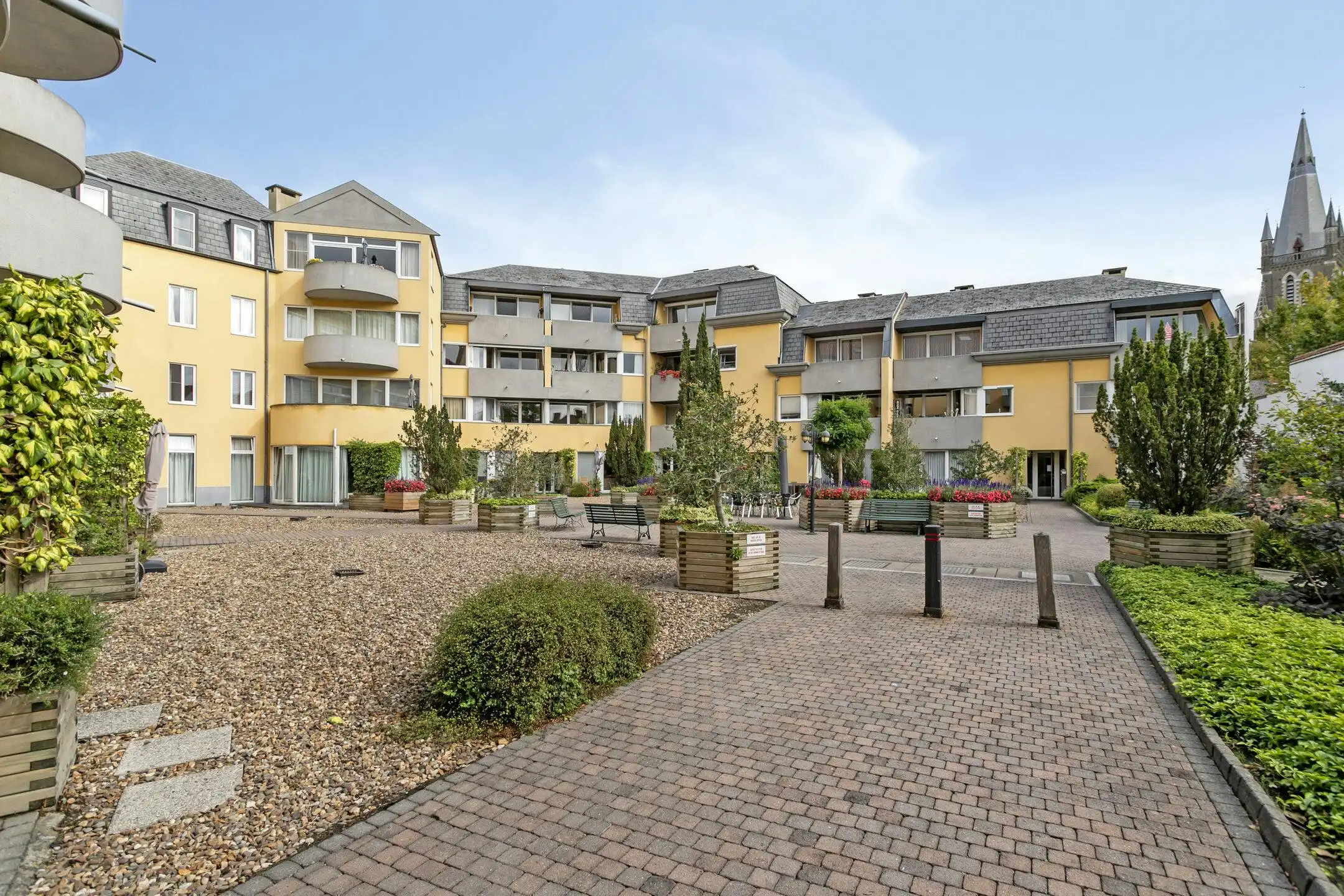 Lichtrijk 2 slaapkamer appartement te koop in Brugge centrum foto 7