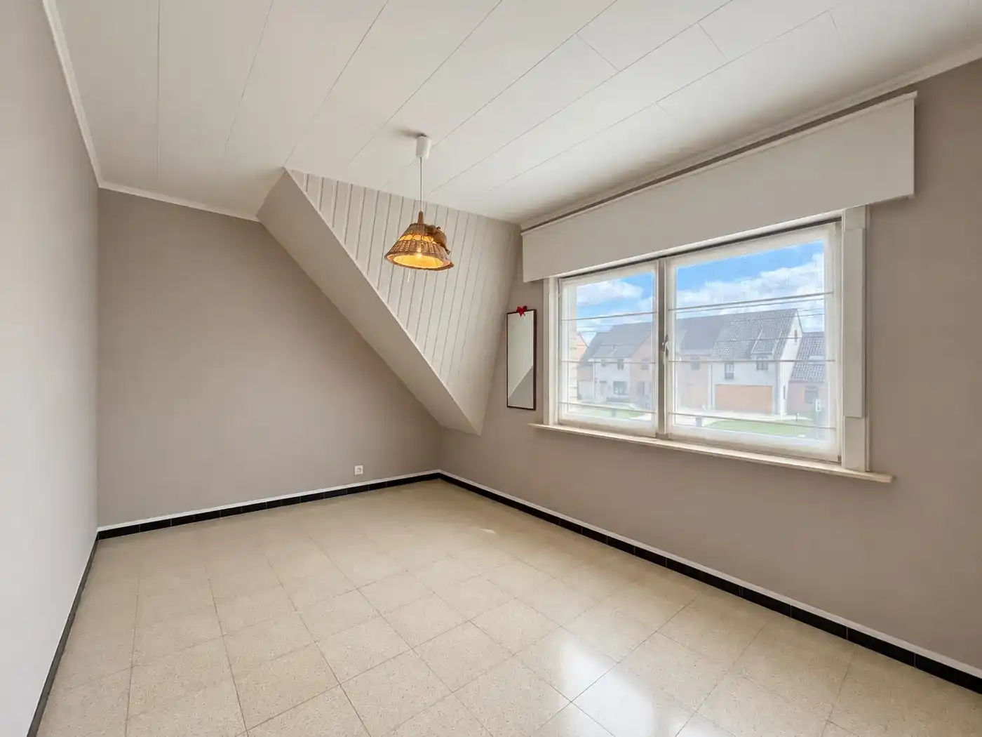 Passendale – Halfopen woning met ruime oprit, tuin en garage foto 12