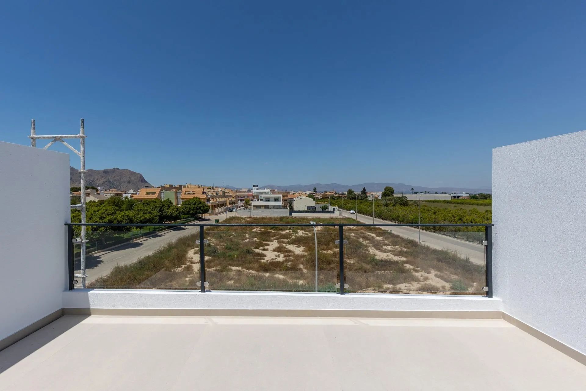Waar rust en ruimte samenkomen – leef royaal in het hart van de Vega Baja foto 33