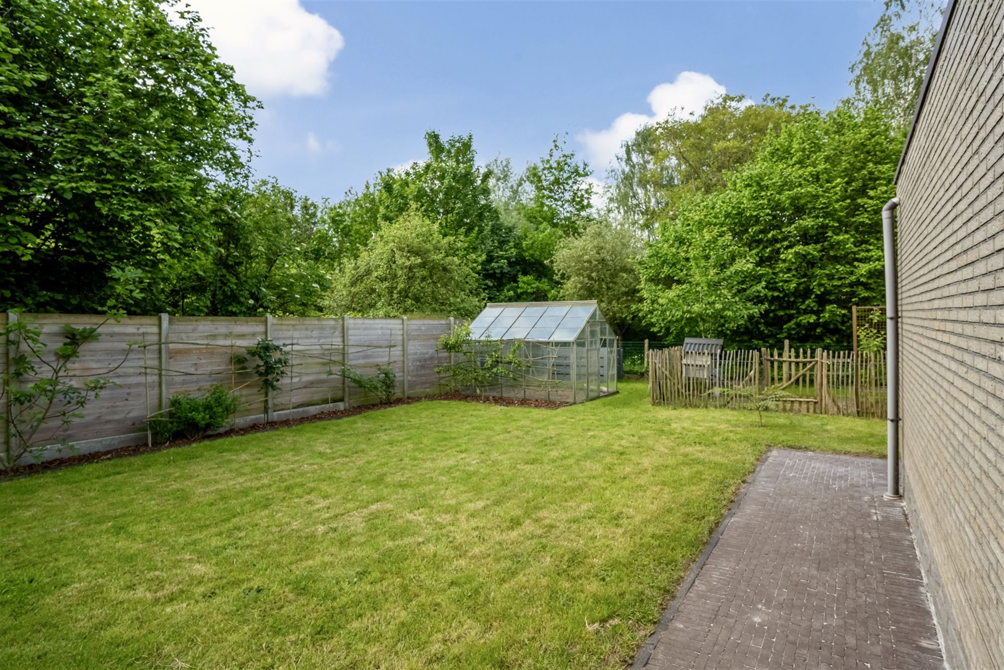 Mooie bungalow met 3 slpks, tuin en garage foto 29