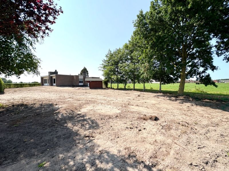 Ruime bungalow met 2 slaapkamers en tuin foto 12