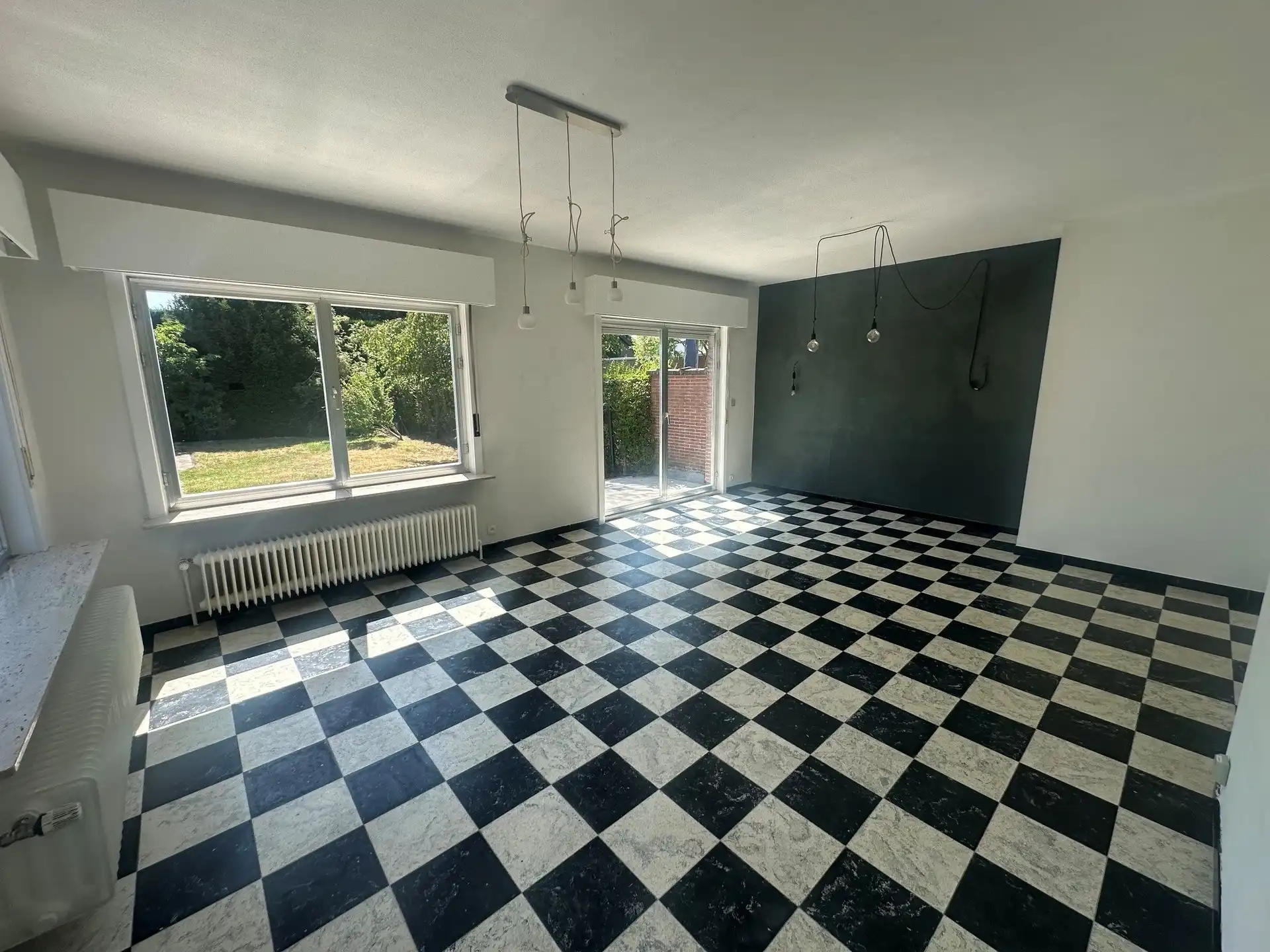Ruime gezinswoning met 4 slaapkamers, garage en tuin foto 2