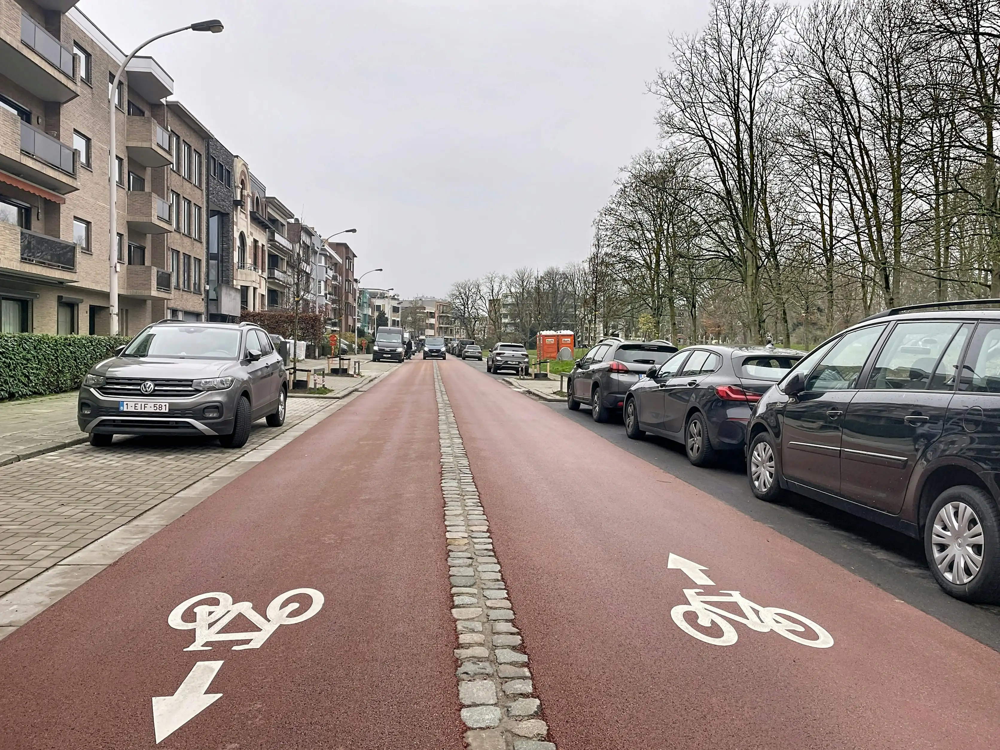 Overdekte autostaanplaats te koop in Berchem foto 6