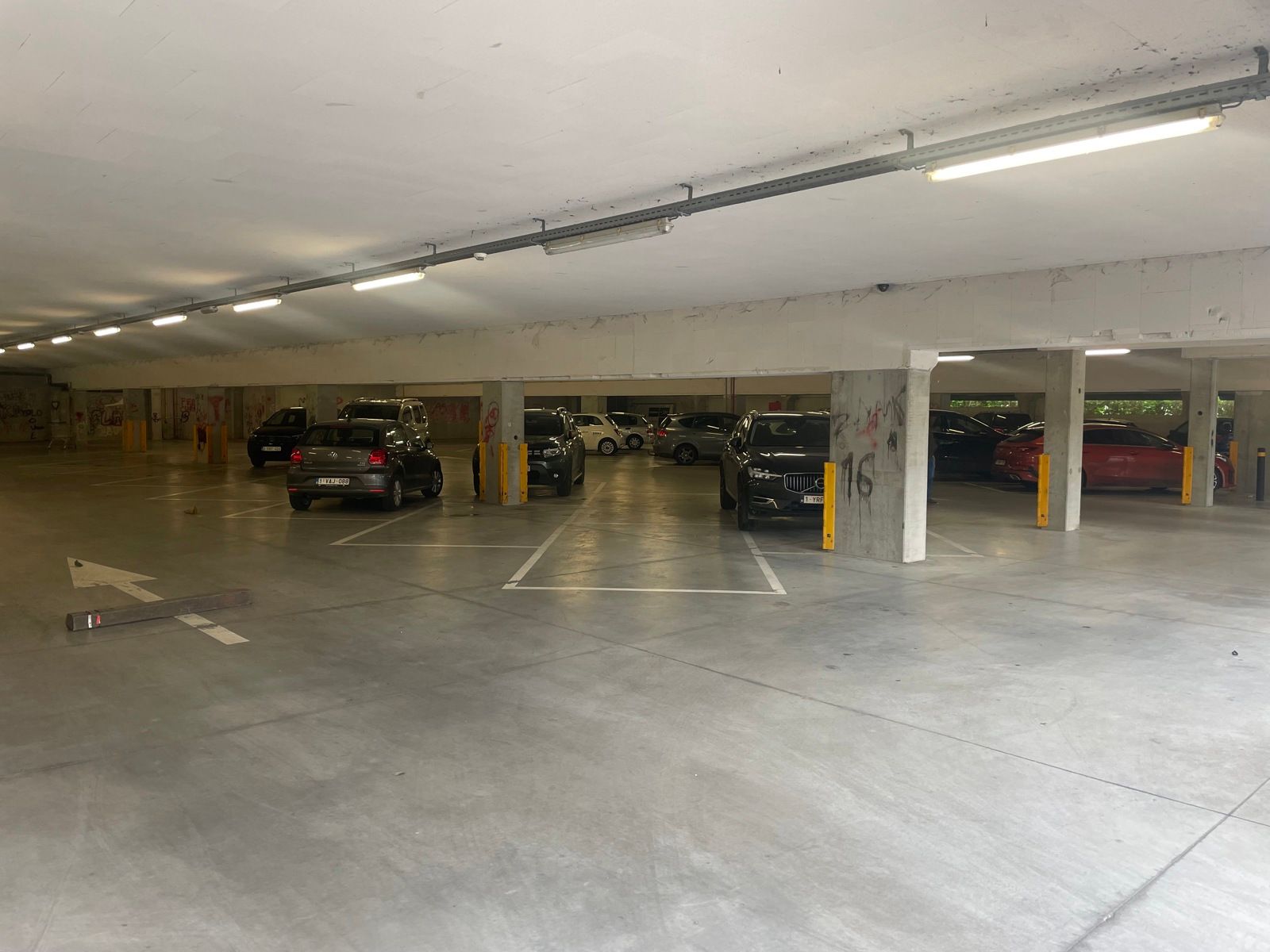 Te huur: winkelruimtes van ca. 800 en 650 m²  foto 8