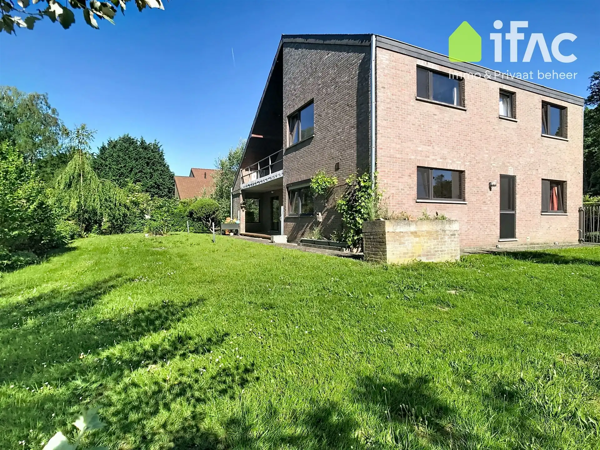 Villa met 3 slpk., bureau en groot perceel foto 31