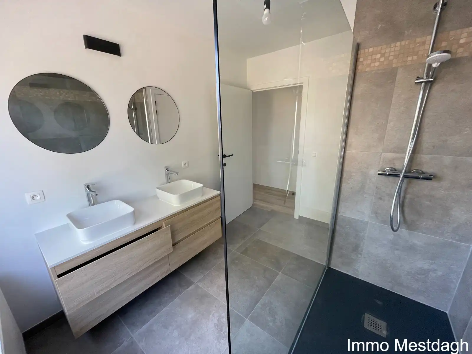 Ruim en modern afgewerkt duplexappartement (3 SLK) in het centrum van Paal foto 14