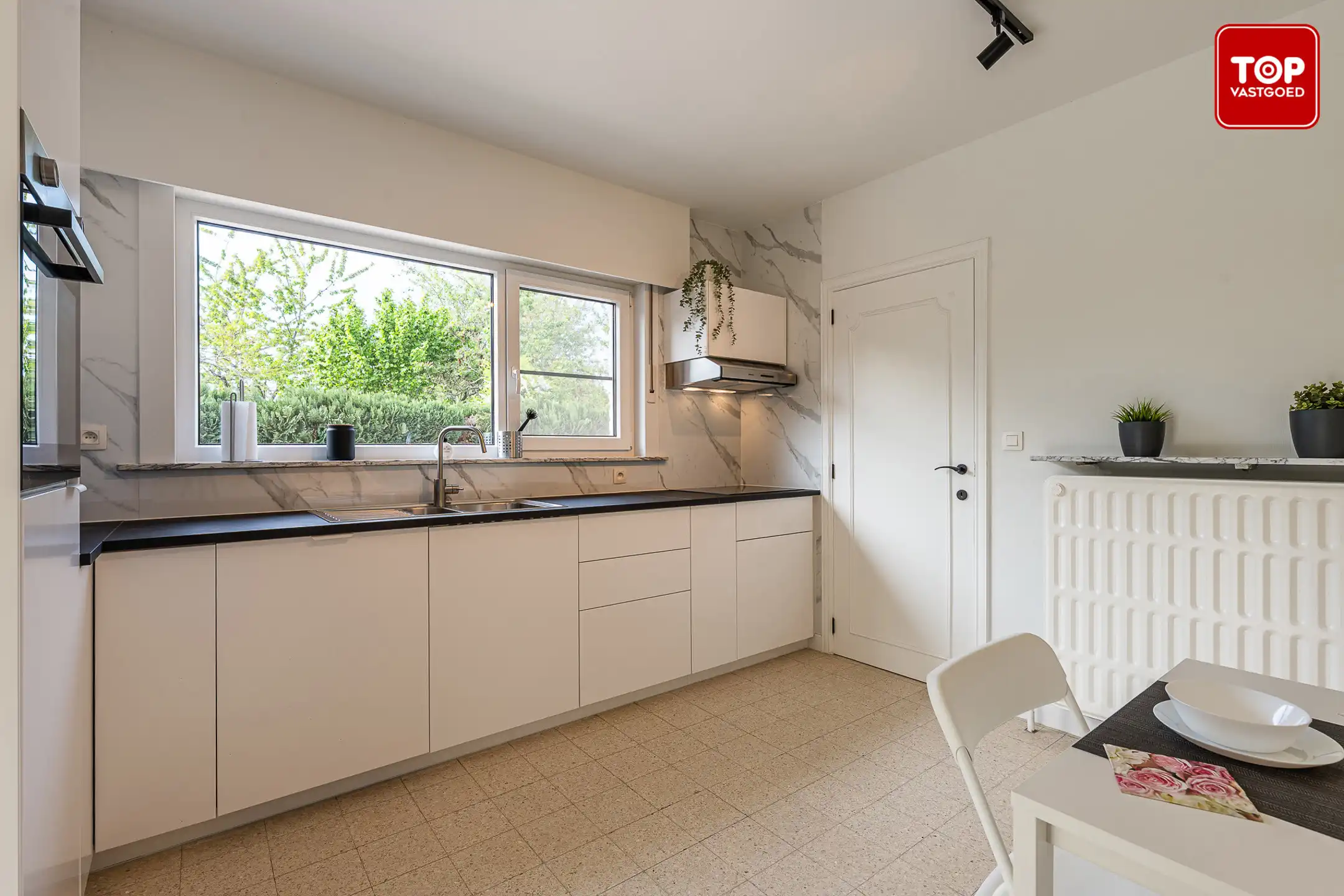 Instapklare open bebouwing met mooie tuin en gelijkvloers karakter.  foto 9