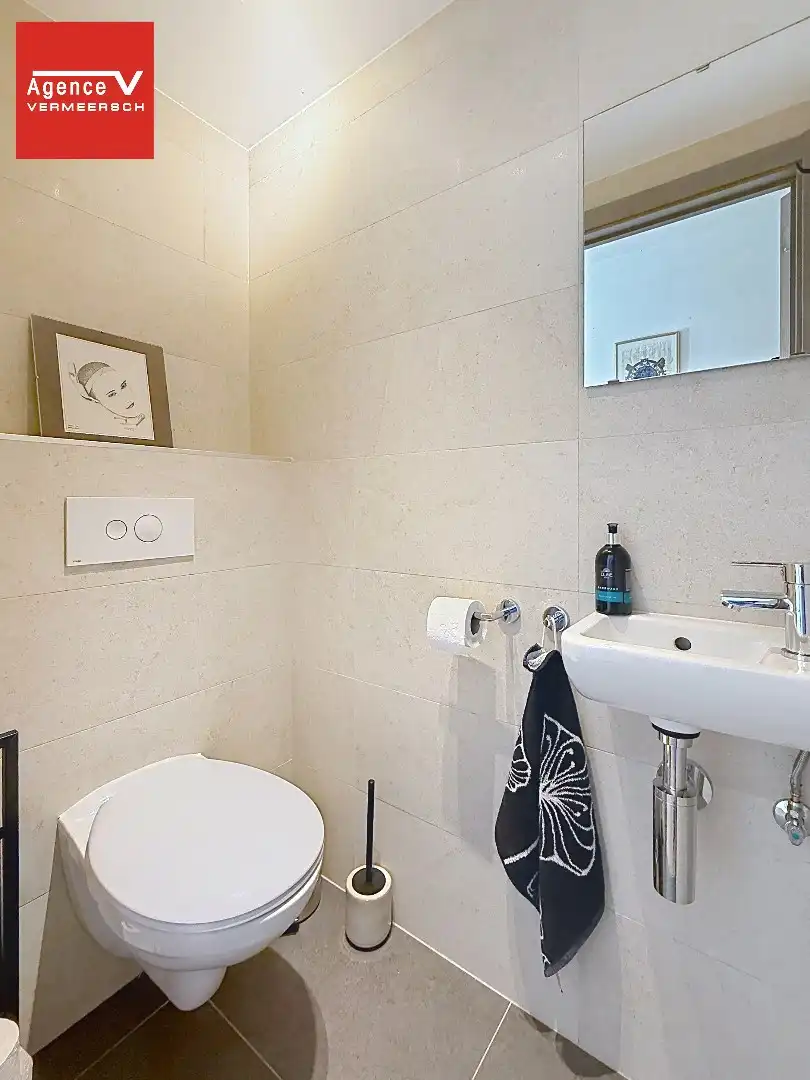 Lichtrijk woonappartement met ruim terras vlak bij zee.  foto 24