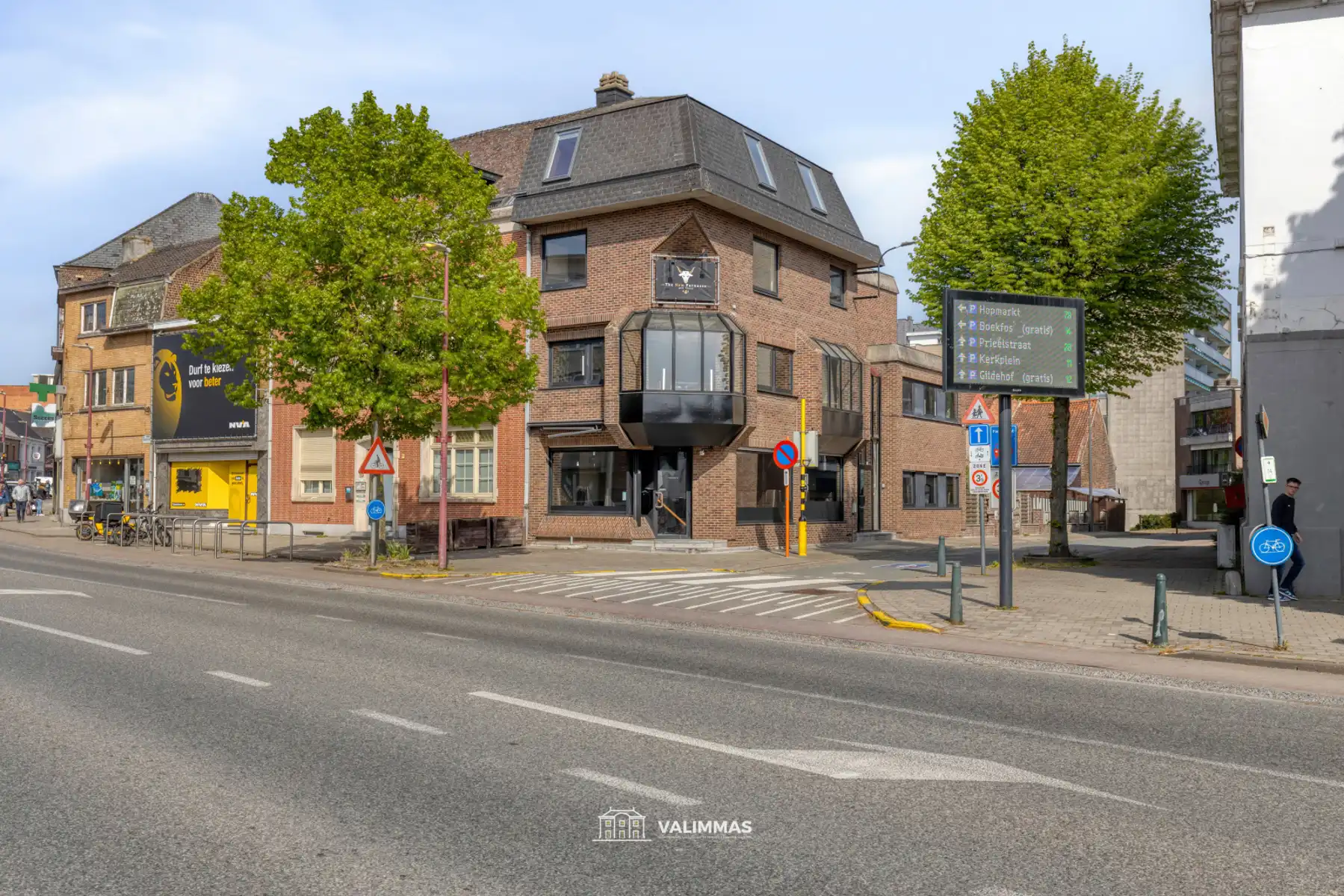 Centrum Asse: ruime handelswoning met terras en grote garage foto {{pictureIndex}}