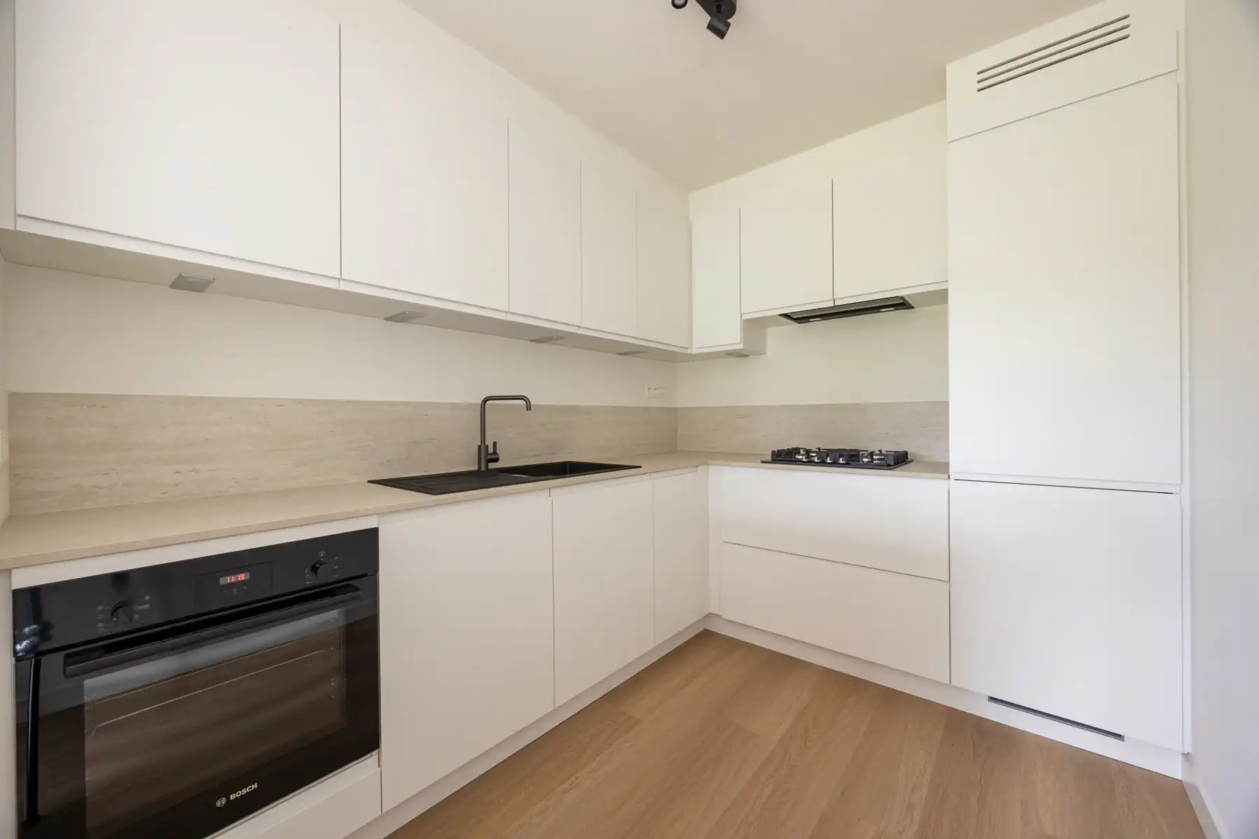Gezellig 2slp-appartement aan de vaart in Schoten foto 5