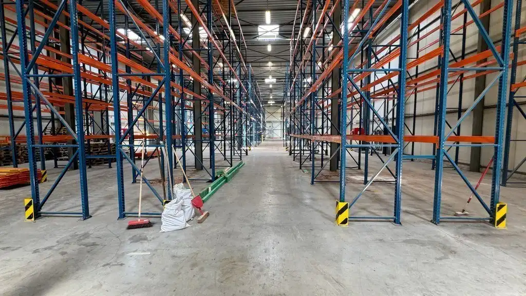 Logistiek bedrijfspand te huur in industriezone te Malle foto 4