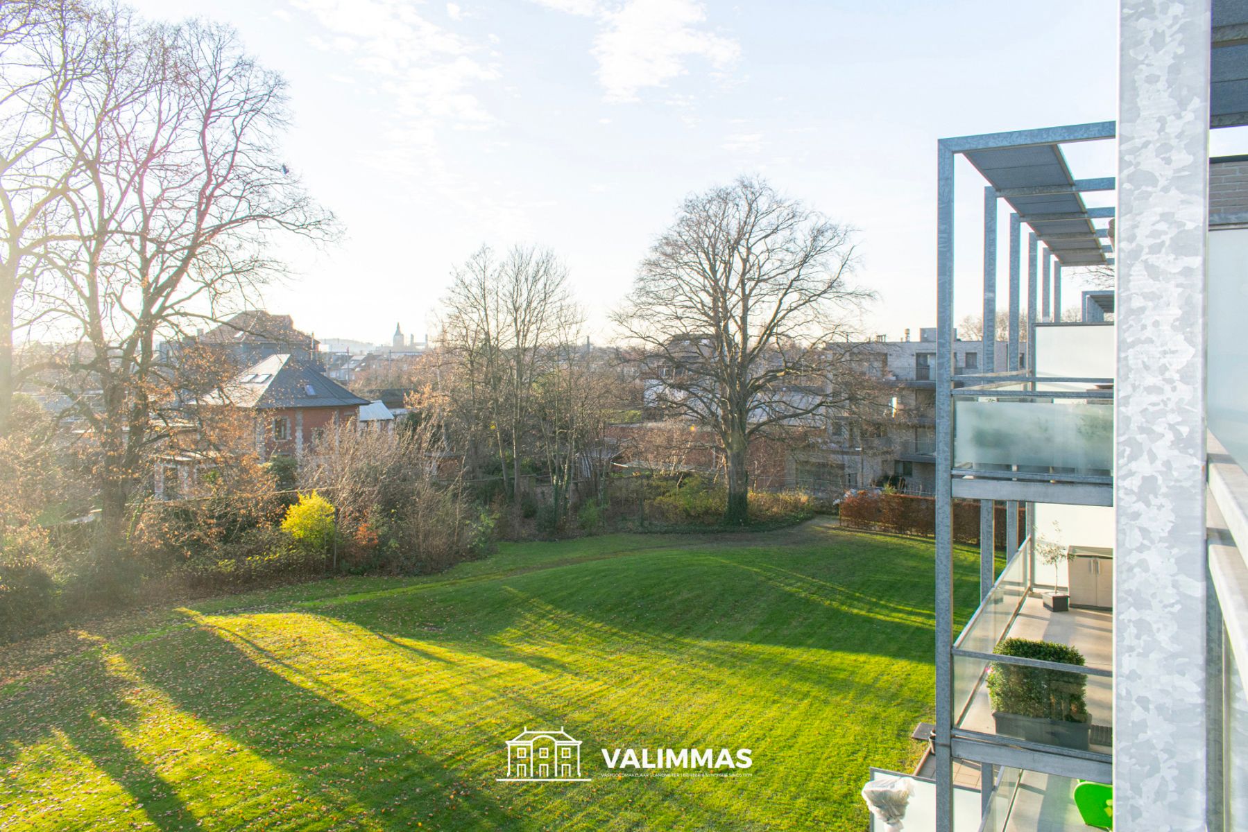 Instapklaar appartement met terras, kelder en event. garage. foto 9