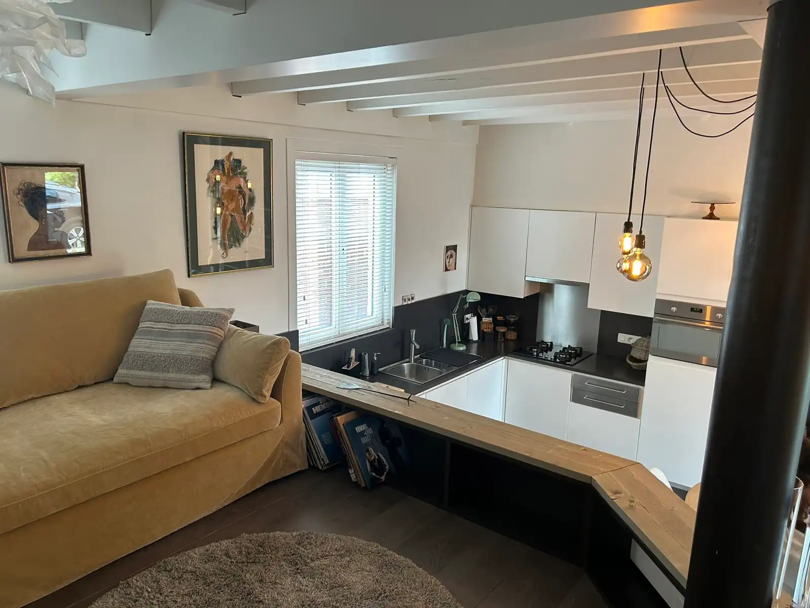 Gemeubeld instapklaar hip huisje !!! foto 4