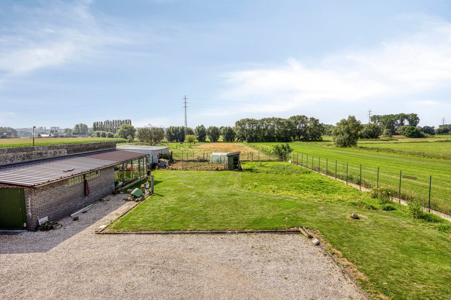 Vrijstaande woning met grote tuin en veel potentieel foto 24