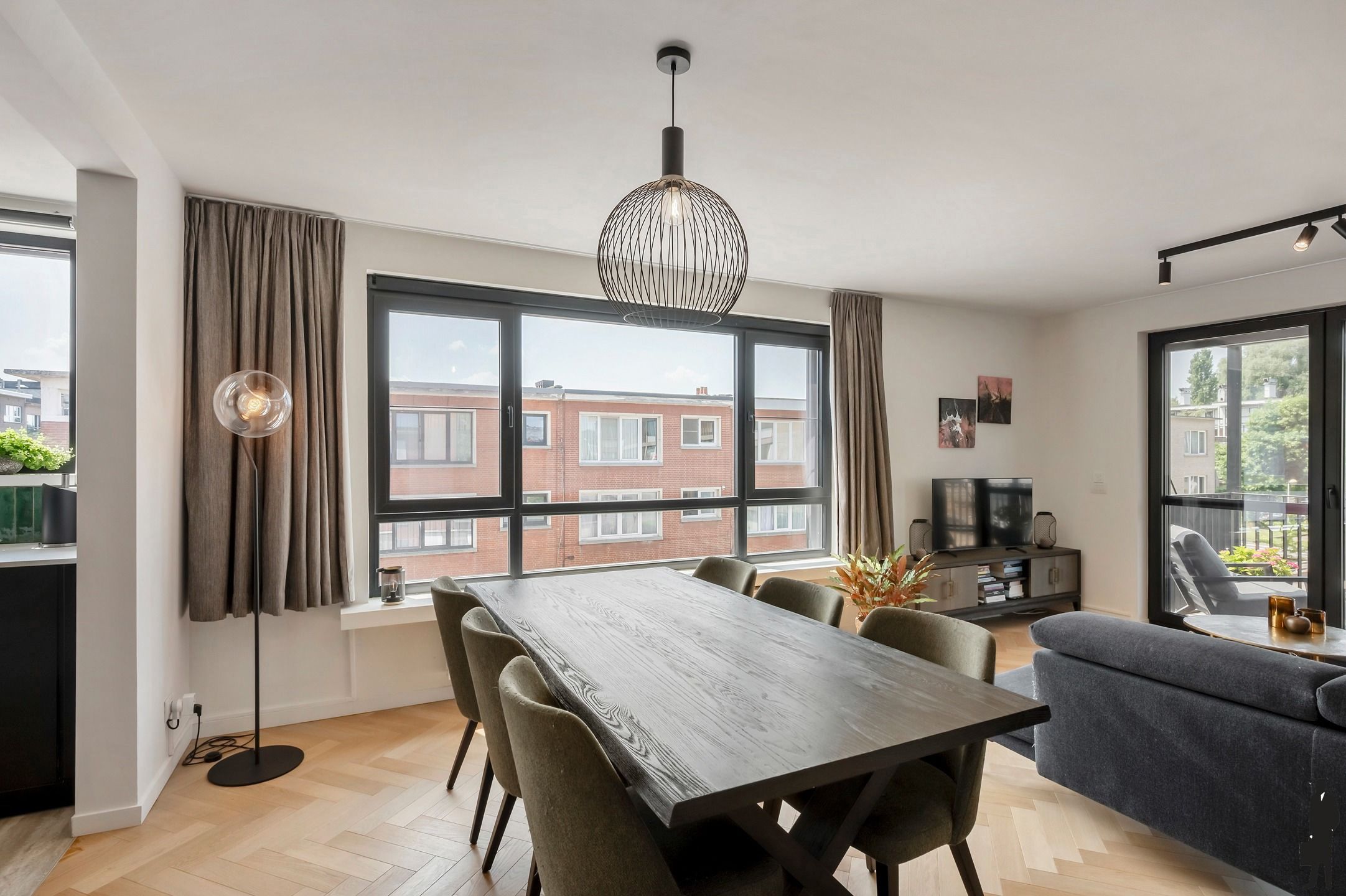 Energiezuinig, volledig gerenoveerd appartement met zonnig terras te Deurne-Zuid! foto 6