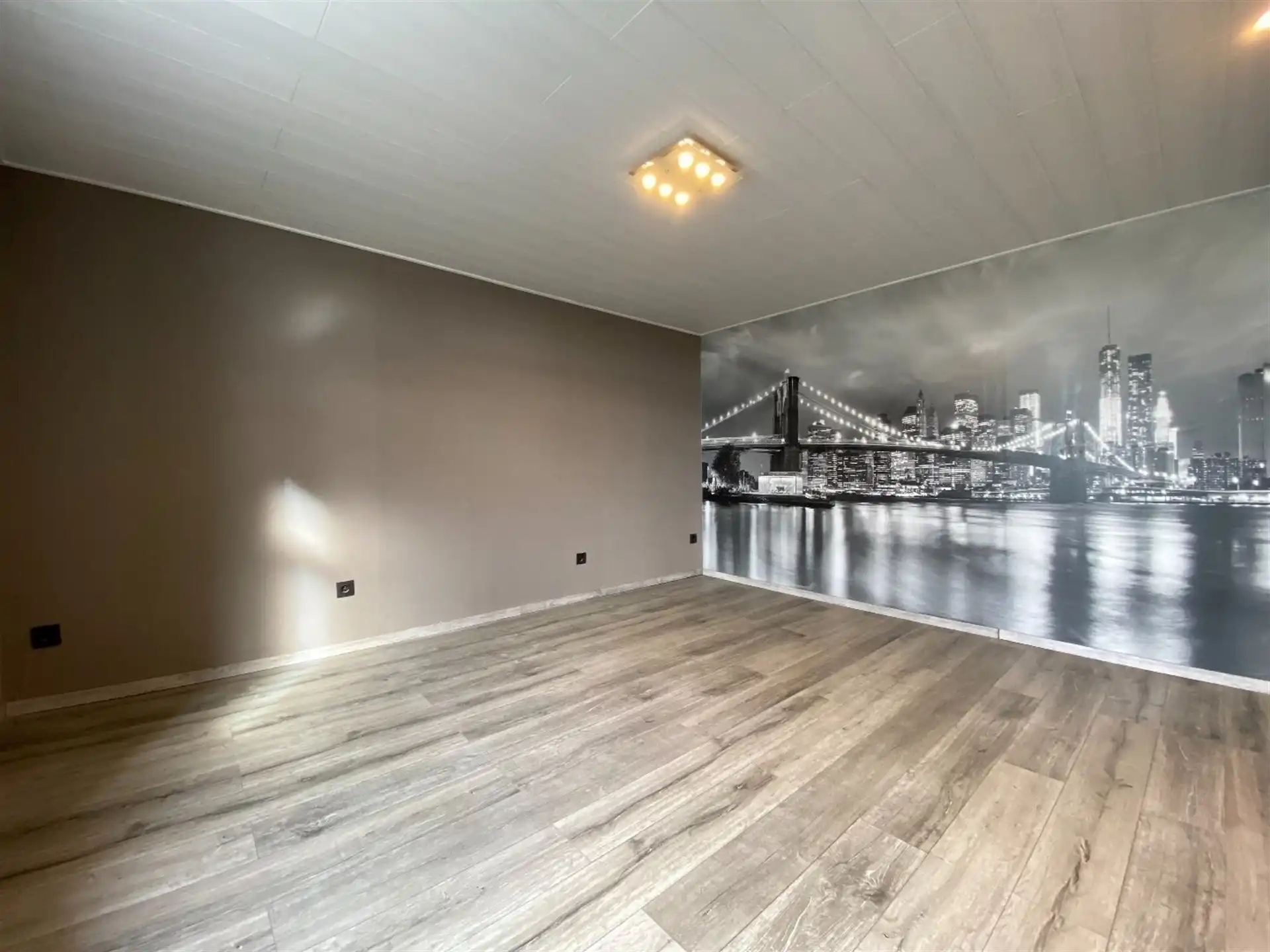 Gunstig gelegen halfopen bebouwing met grote tuin. foto 17