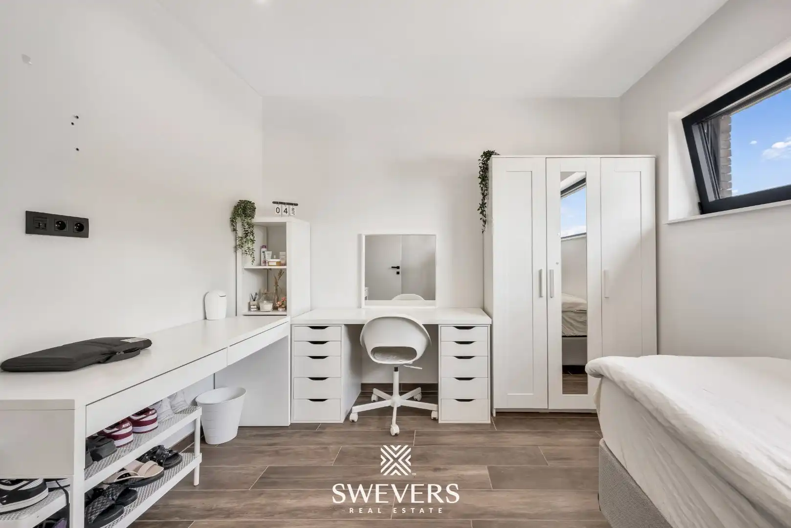 Stijlvol wonen op een ruim perceel met 4 slaapkamers en topafwerking foto 28