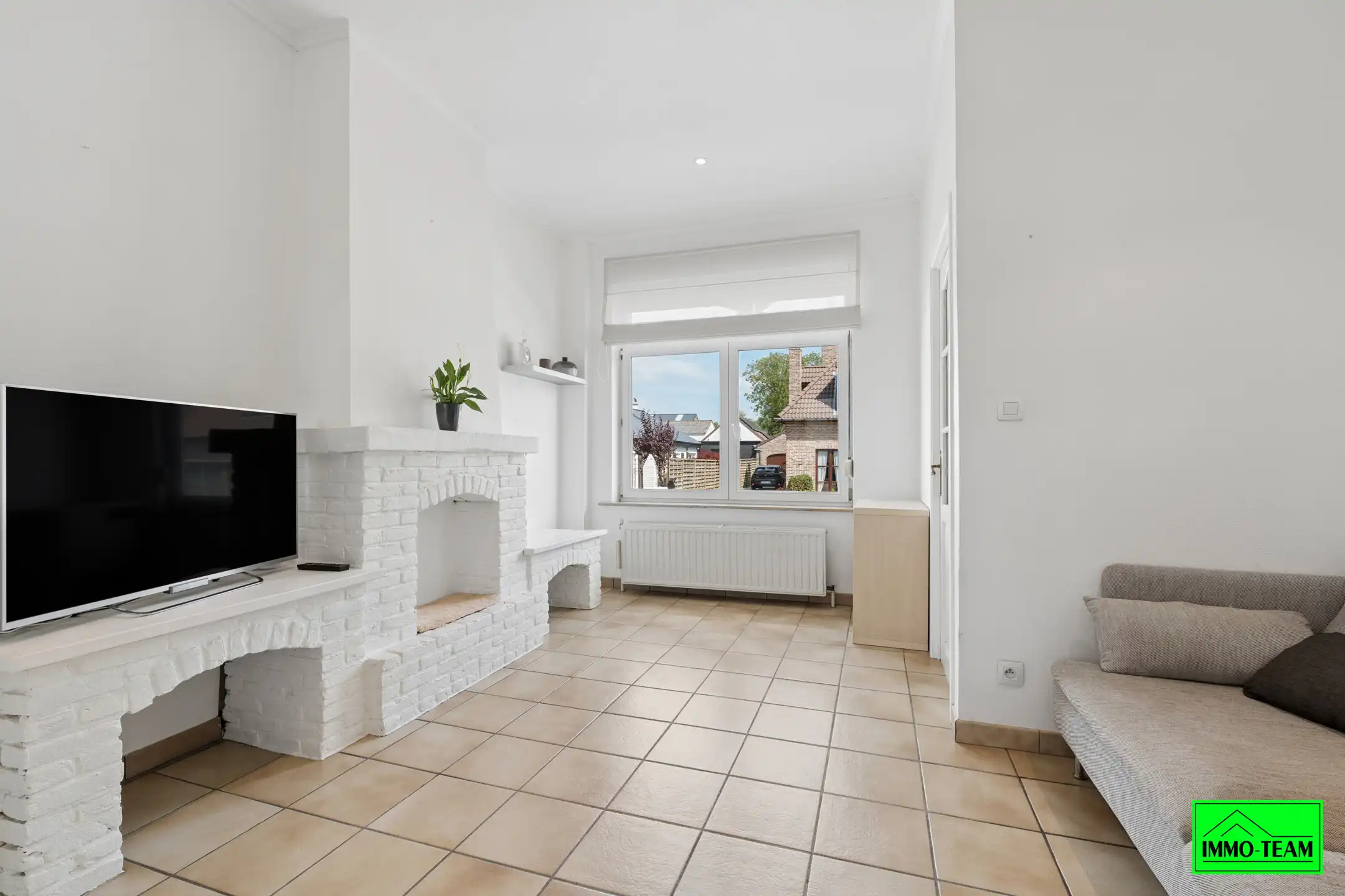 Gezellige, instapklare 2-gevelwoning nabij centrum Okegem foto 4