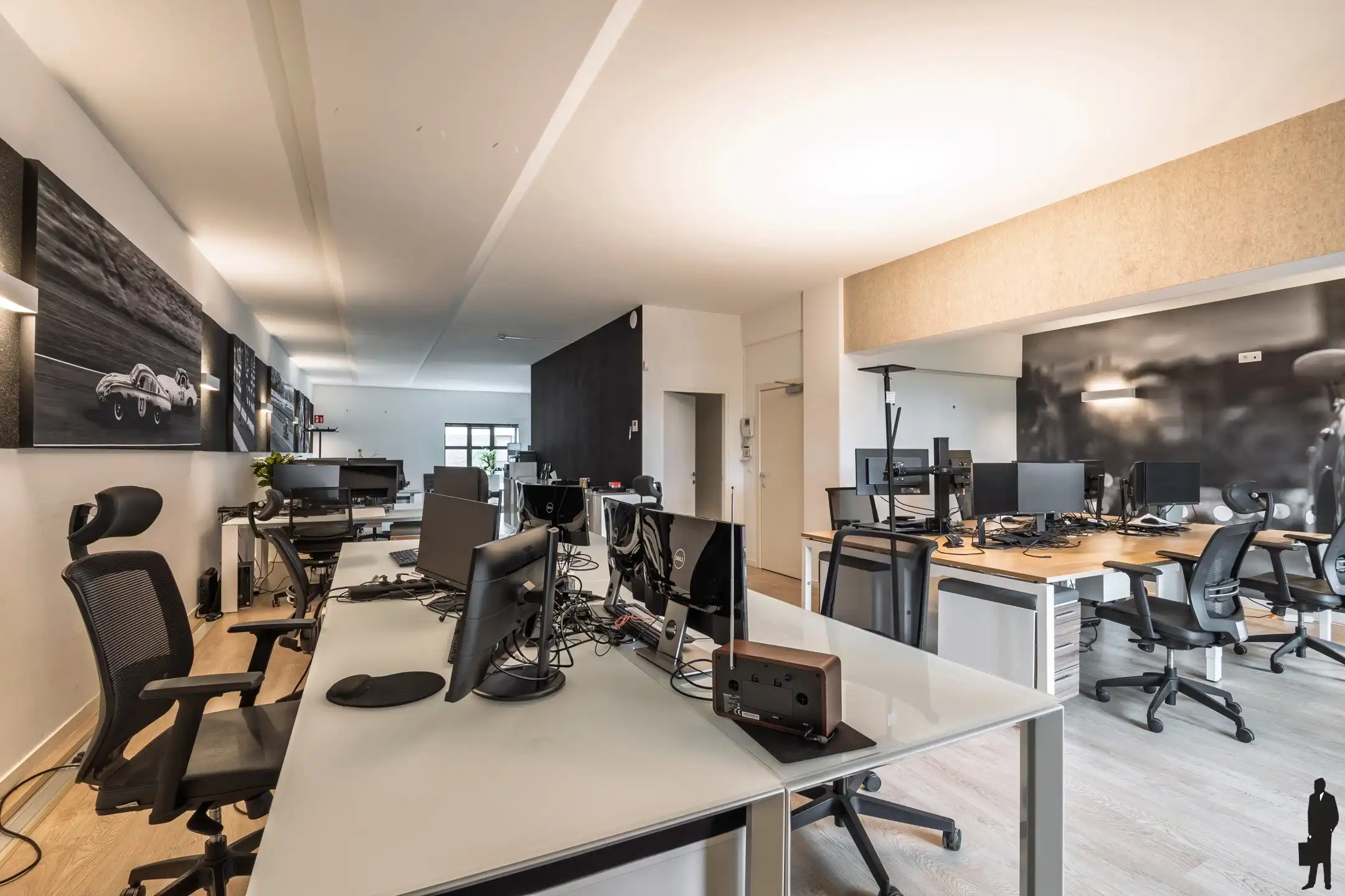 Instapklaar kantoor met terras en parking in Turnhout foto 2