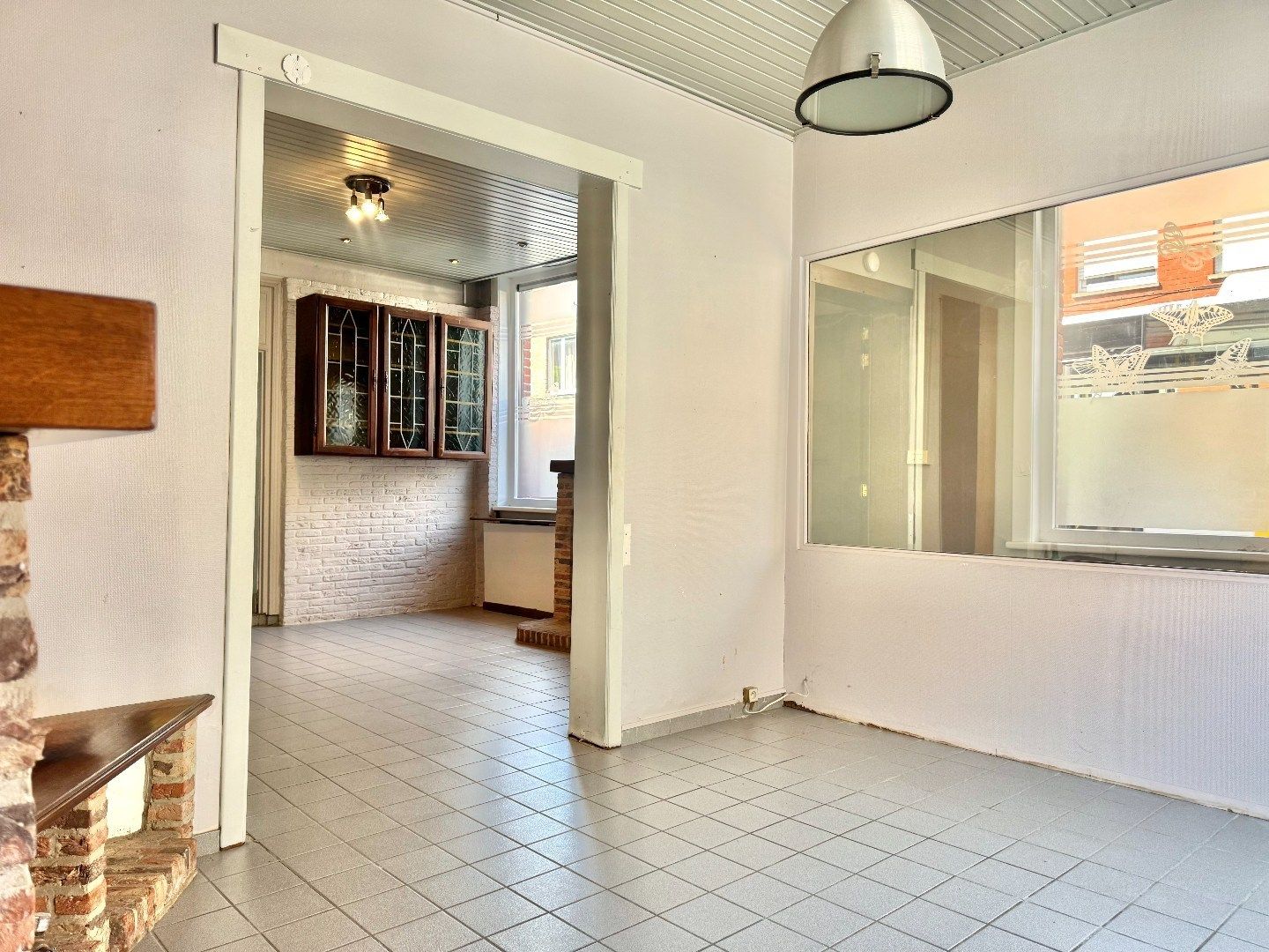 Lichtrijke hoekwoning met instapklaar karakter in het centrum van Izegem. foto 5