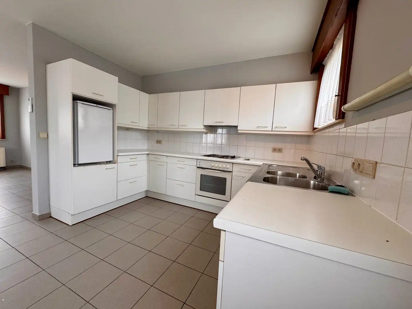 Ruim en lichtrijk appartement met 3 slaapkamers in Koolskamp foto 4
