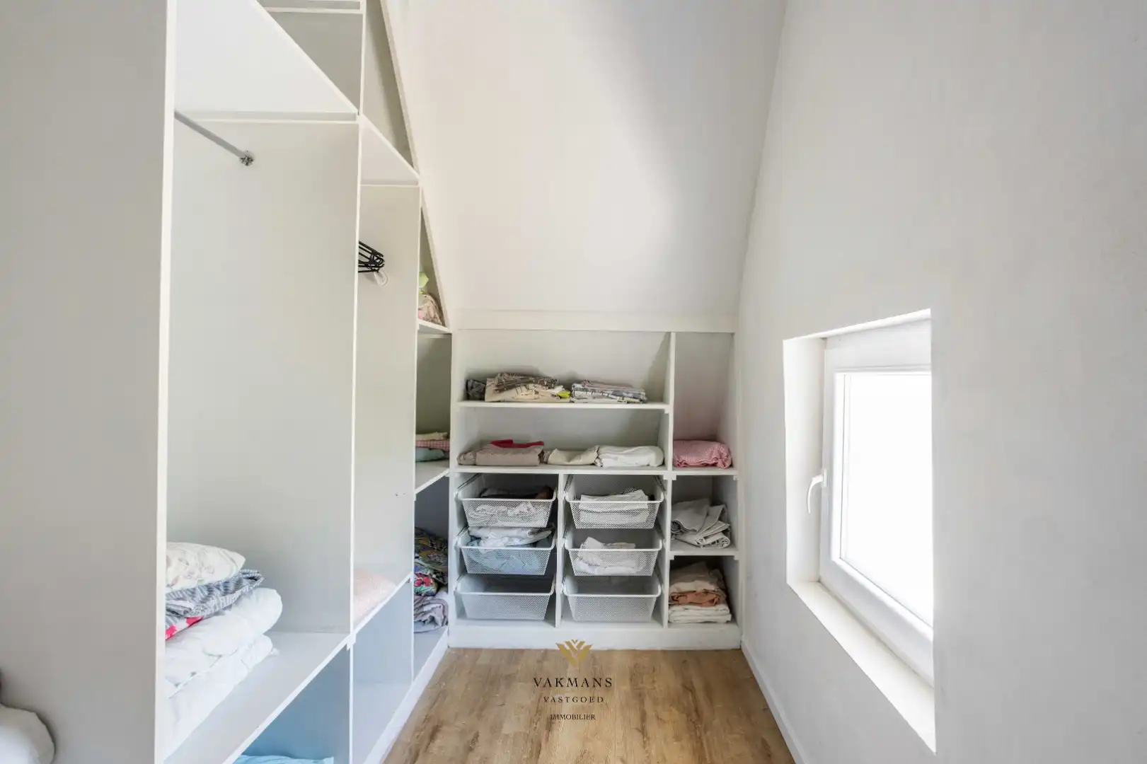 Alleenstaande woning op den buiten met 3 slaapkamers en garage foto 20