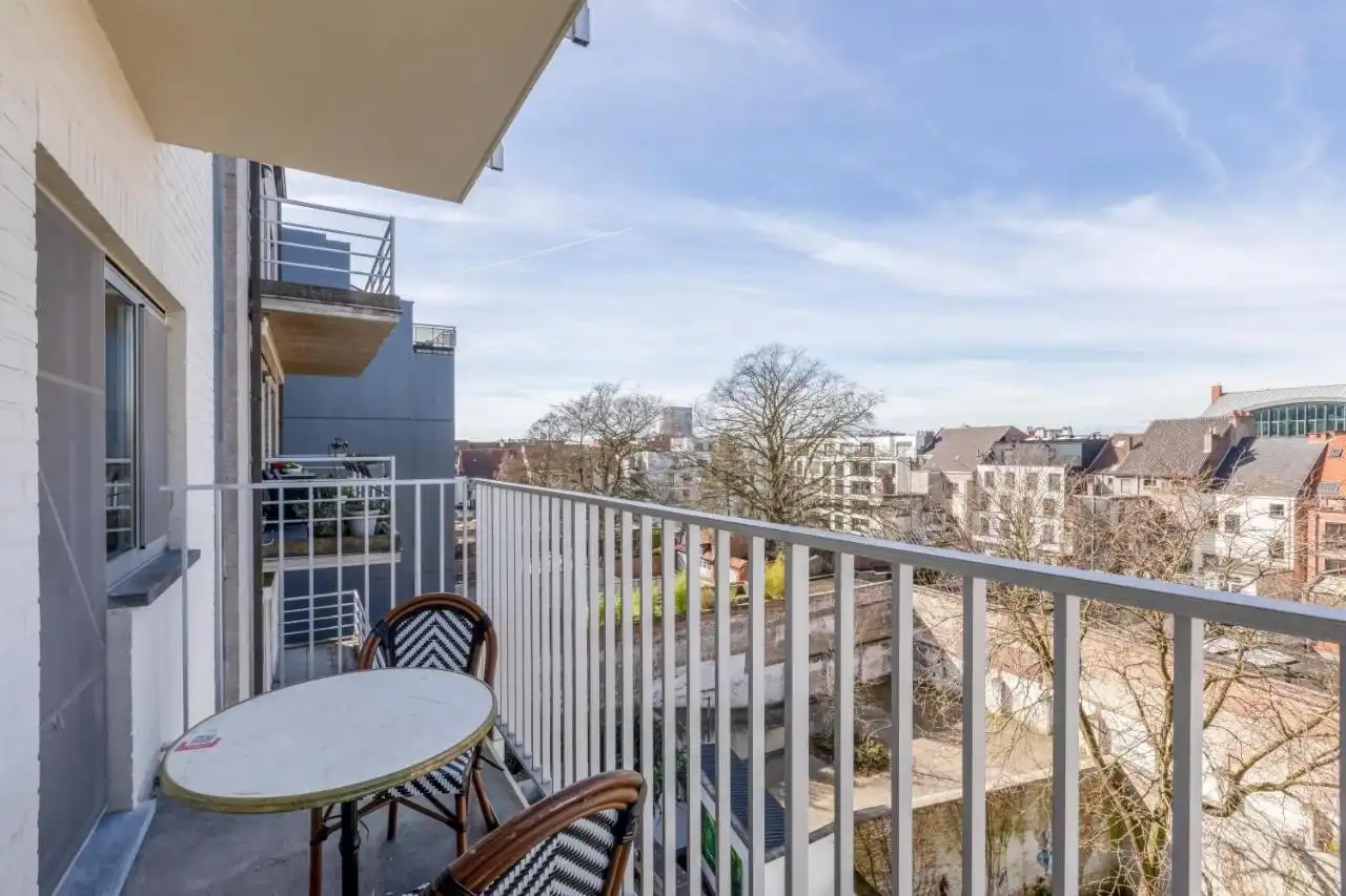 Exclusief gerenoveerd 3-slaapkamerappartement met prachtig zicht op het Citadelpark en parkeerplaats foto 11