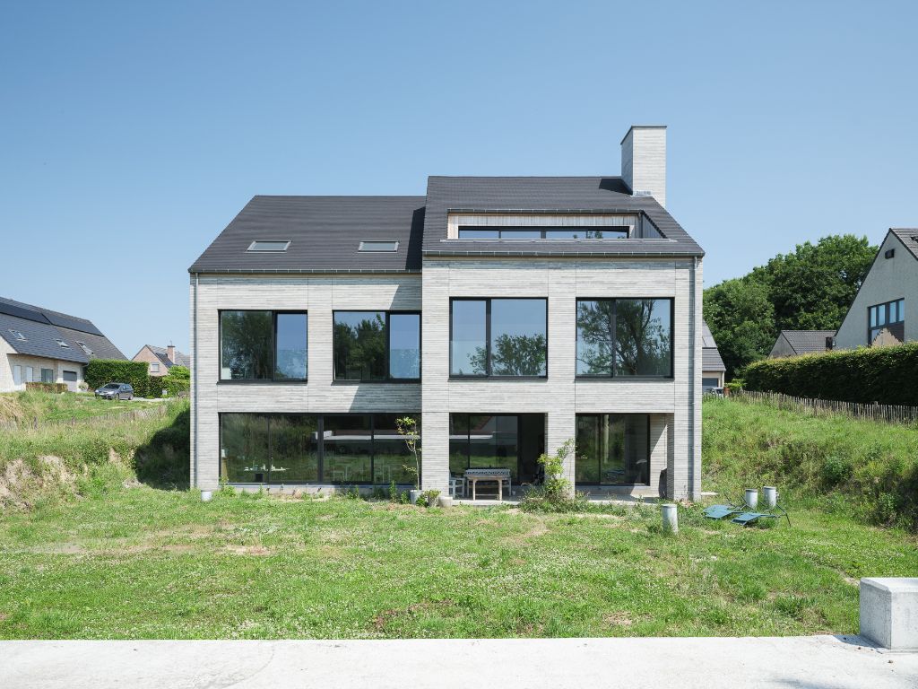 Architecturale casco-nieuwbouw bestaande uit een uitzonderlijke stapelwoning met onderliggende garage en adembenemende zichten over de Scheldevallei. foto 3