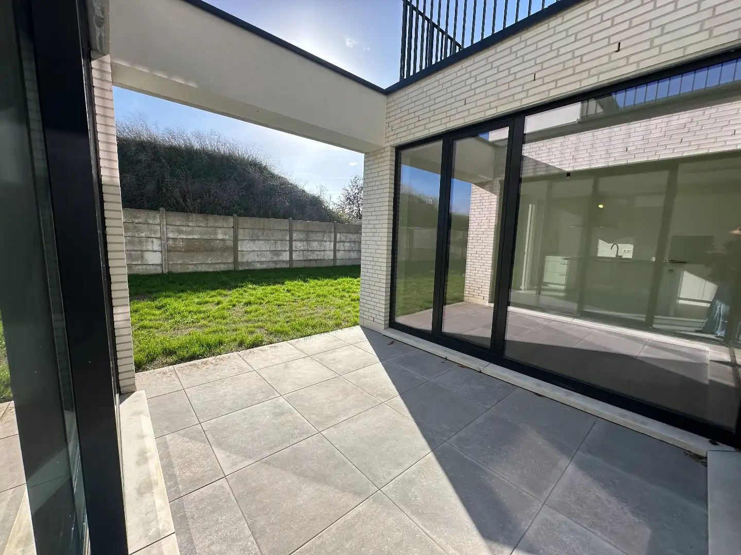 Ruim gelijkvloers appartement met groot terras en privé tuin in Alken foto 7