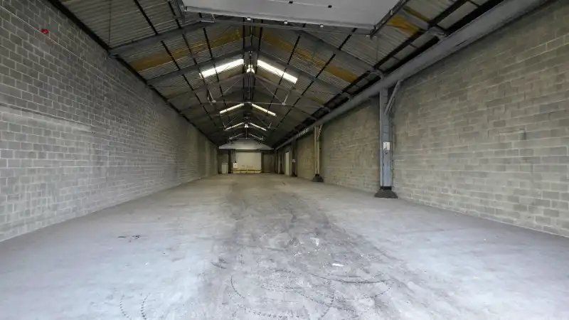 Magazijn te huur foto 2