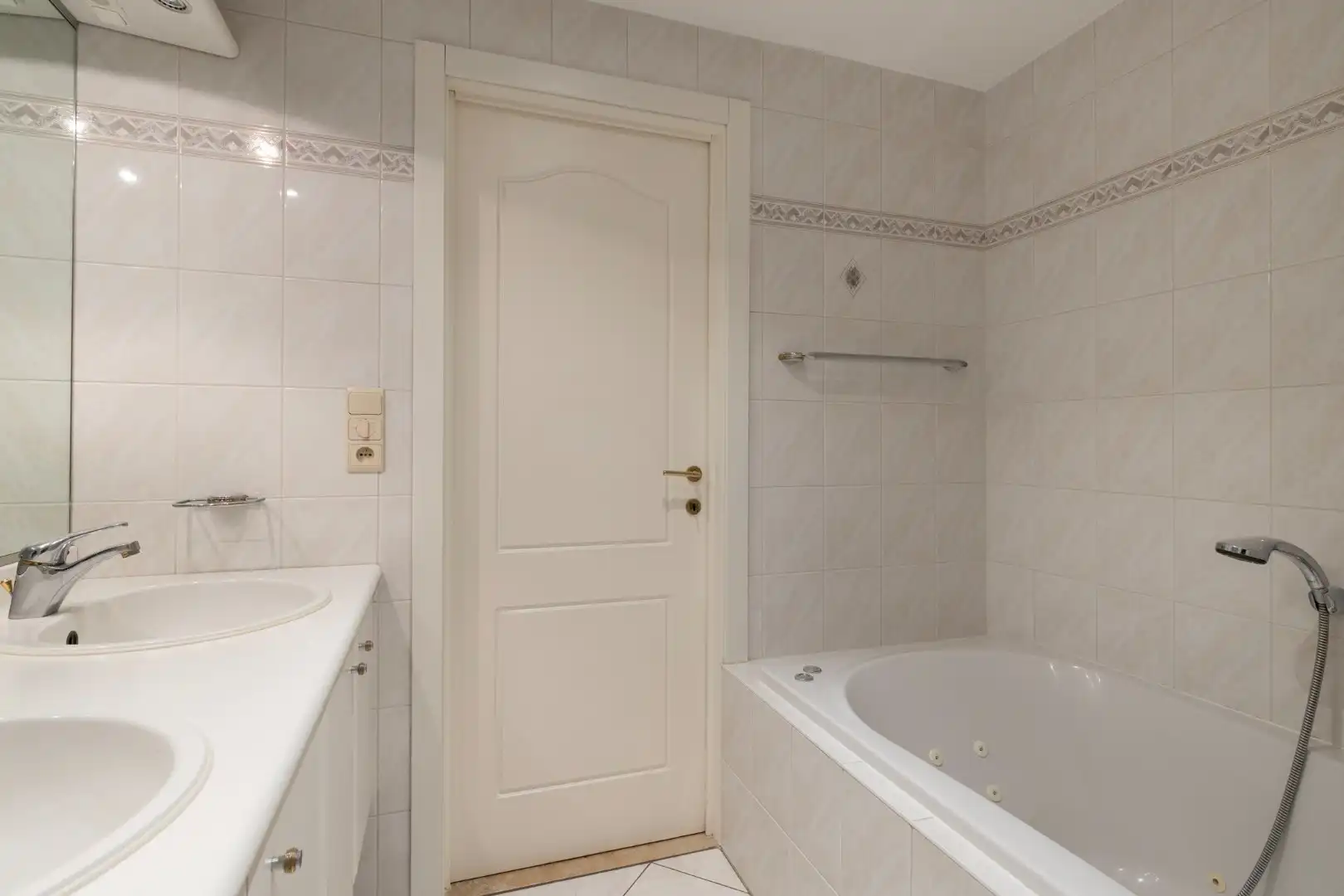 Ruim en lichtrijk appartement met 2/3 slpks, centraal gelegen in Mol - Ginderbroek !  foto 16