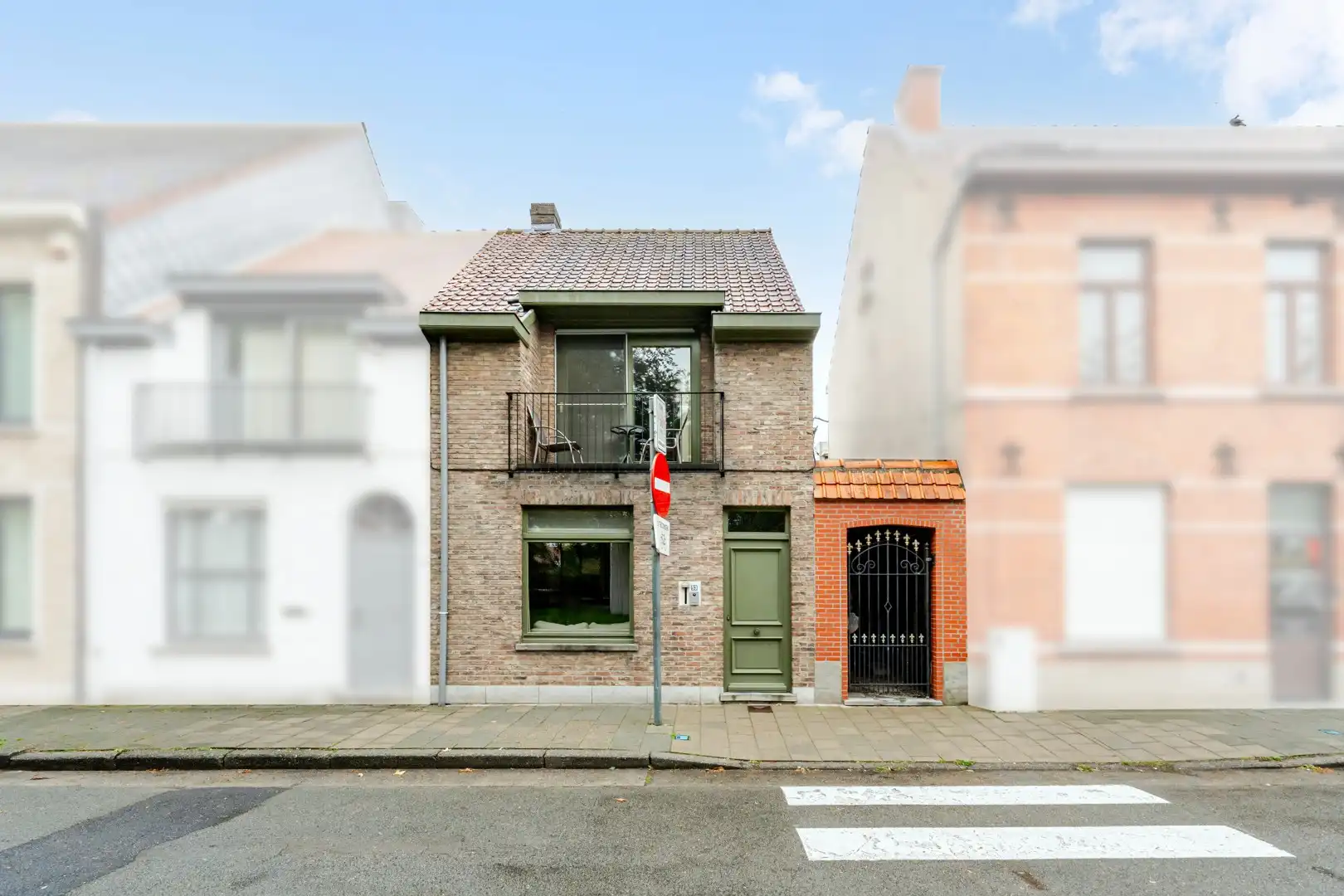 Centraal gelegen woning met 3 slaapkamers en ruime veranda foto 2