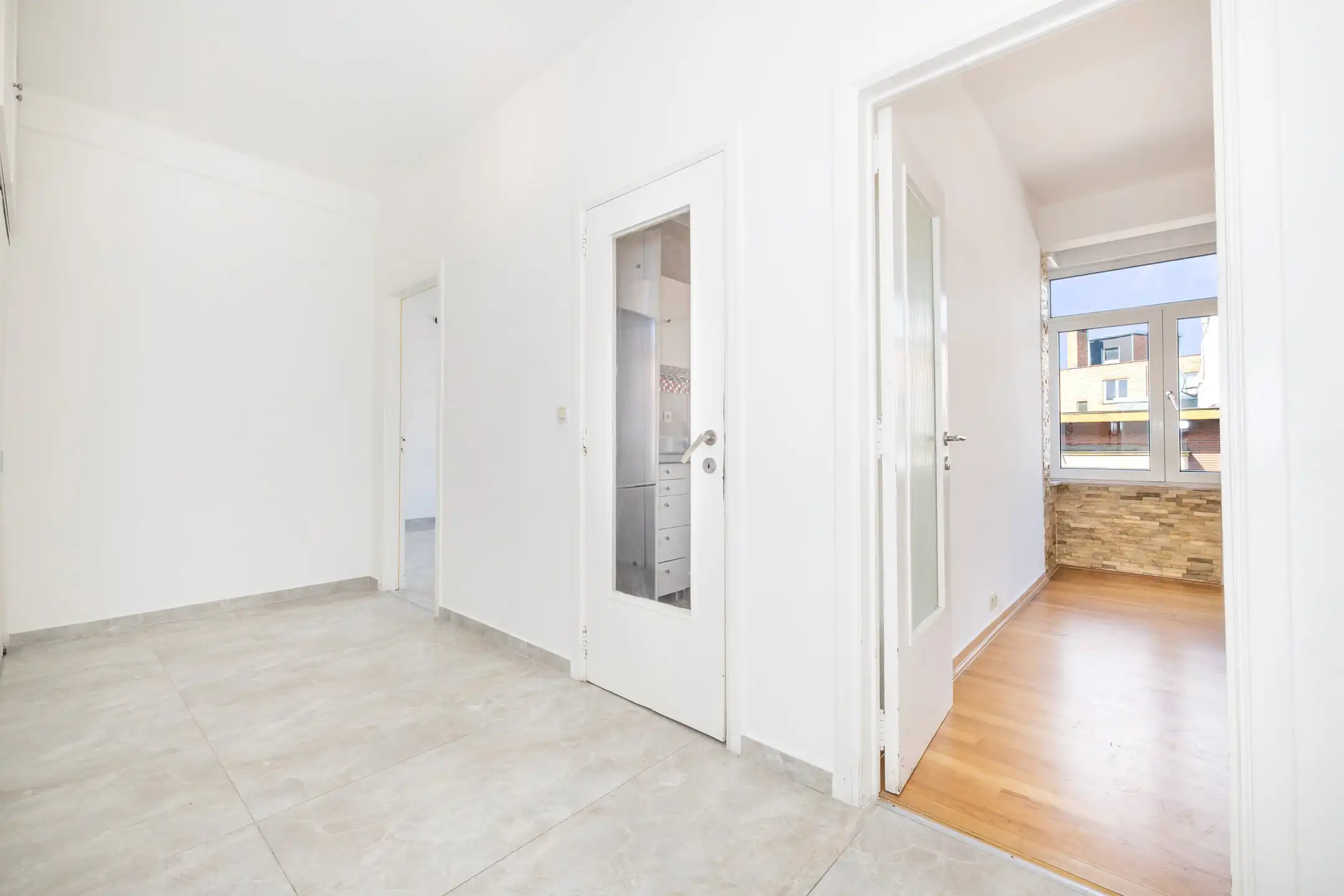 Licht appartement met 1 slaapkamer van ± 70 m² foto 4