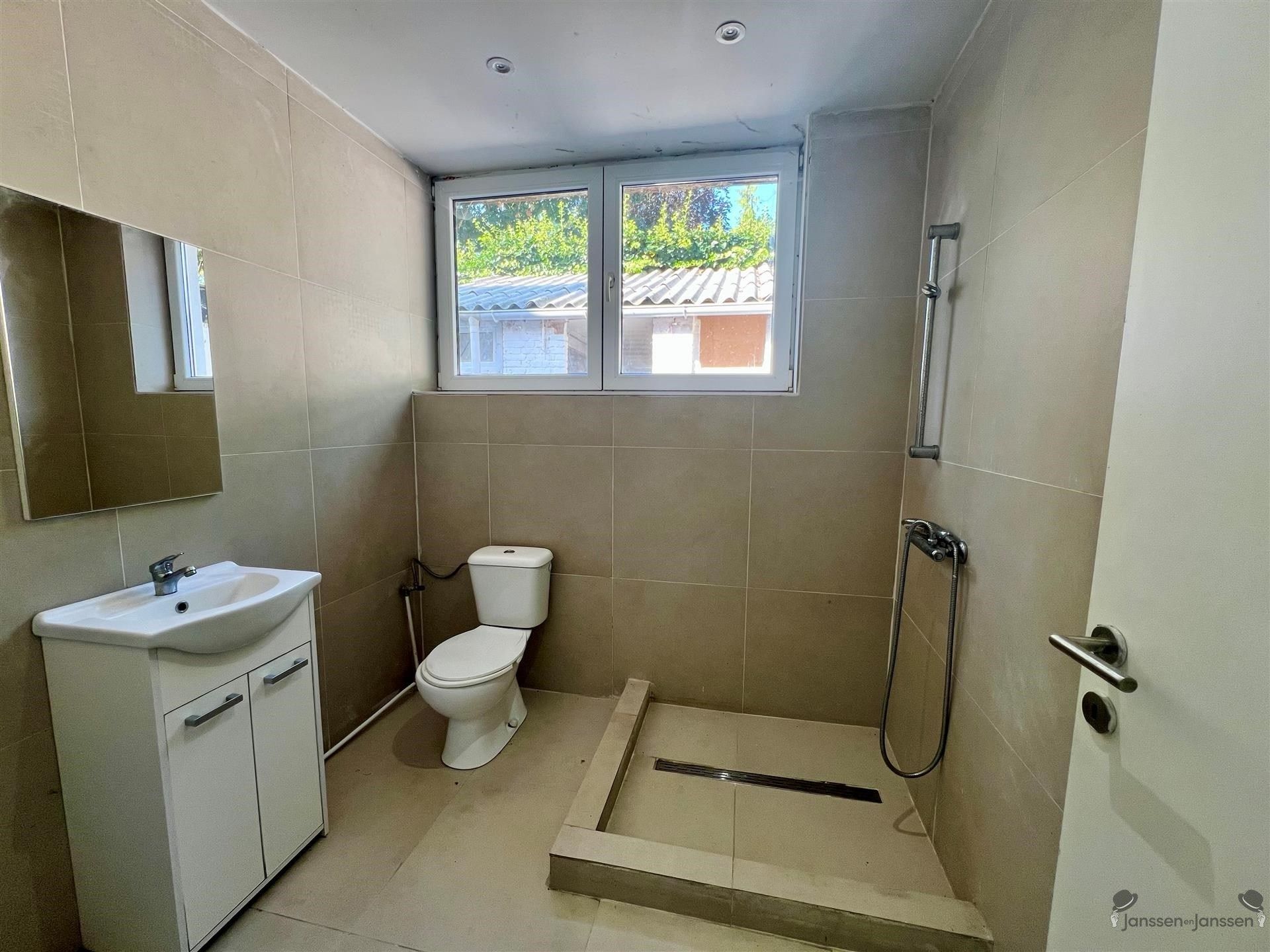 Te renoveren rijwoning met 1 slaapkamer foto 7
