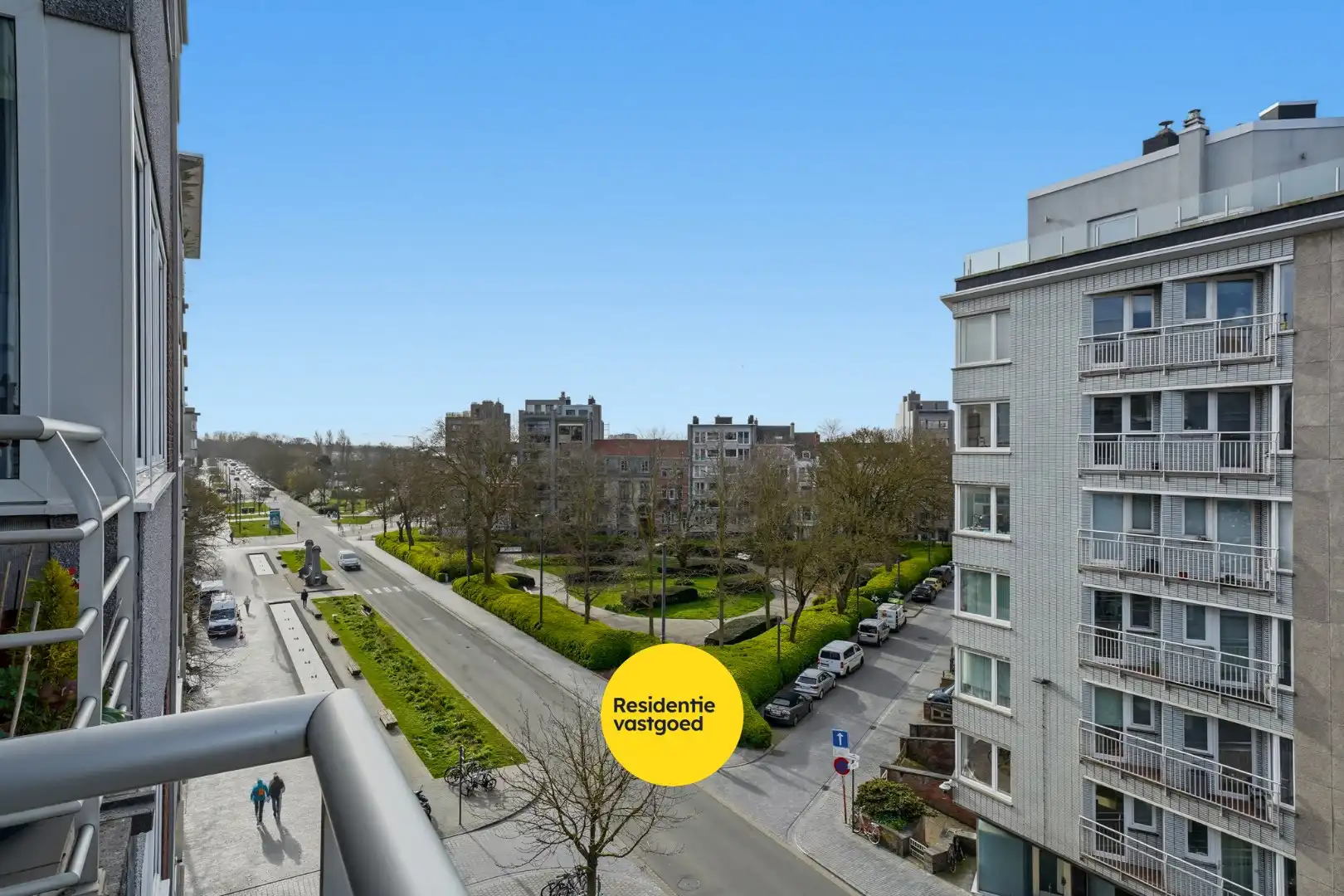 Op te frissen 2-slaapkamerappartement met open zicht te Oostende foto 6