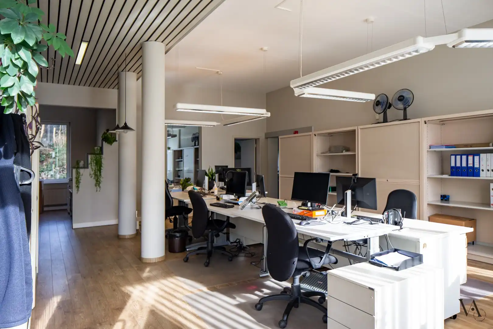 Erg ruime kantoor- of praktijkruimte met parkingbox nabij UZ Gasthuisberg foto {{pictureIndex}}