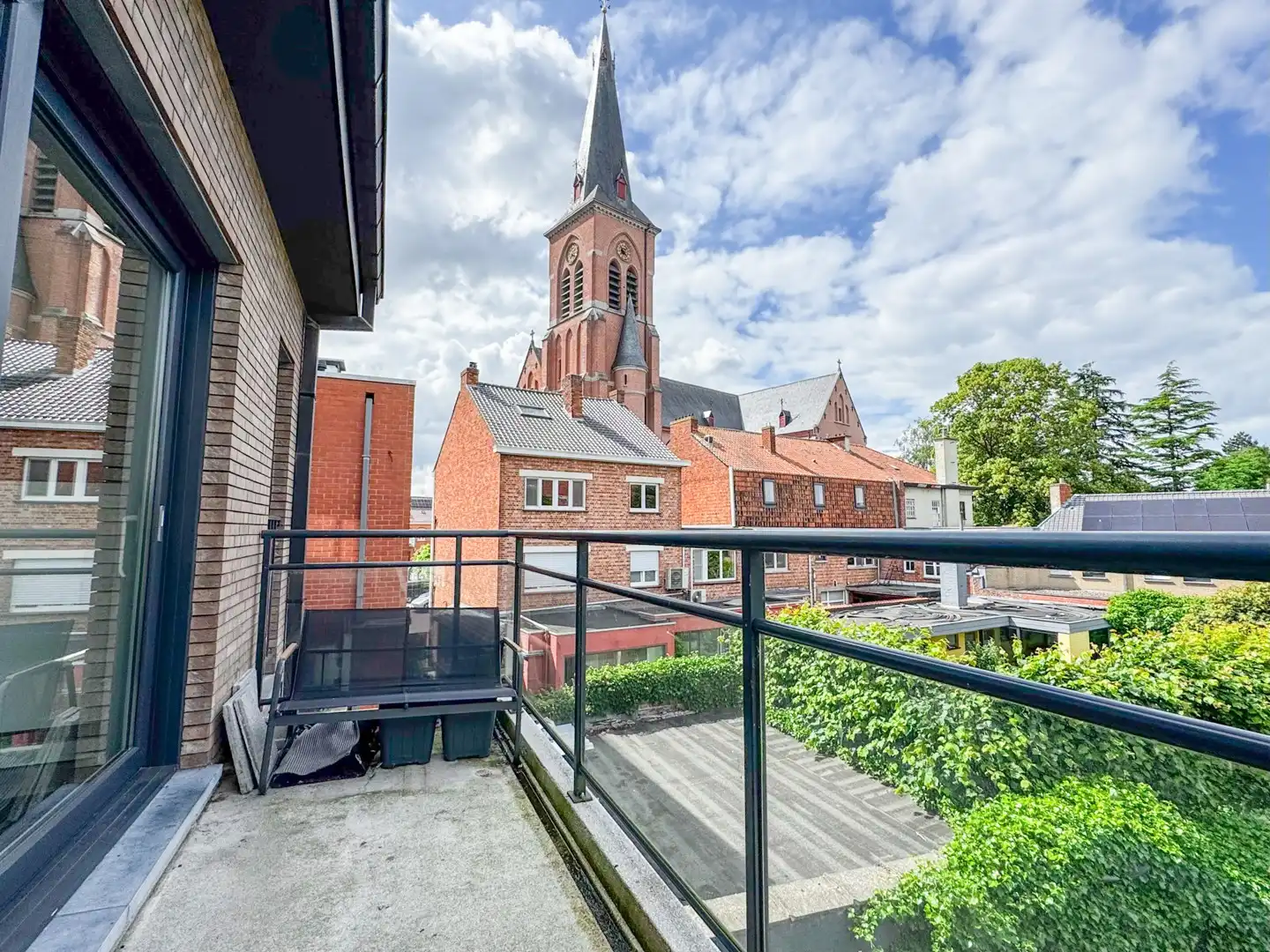 Mooi onderhouden en energiezuinig appartement in centrum Knesselare foto 5