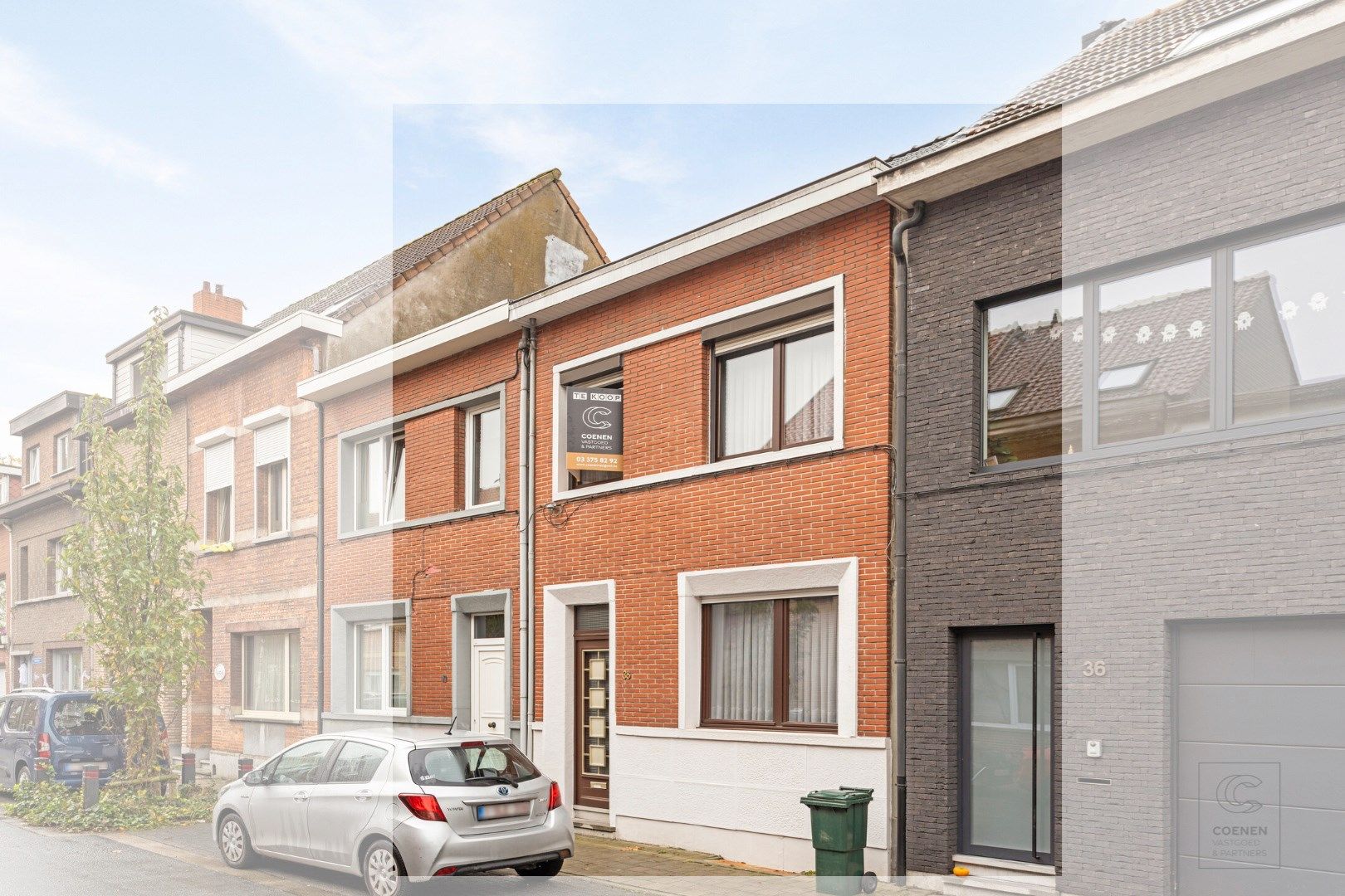 Charmante rijwoning met 3 slaapkamers op een uitstekende locatie te Schoten!  foto {{pictureIndex}}