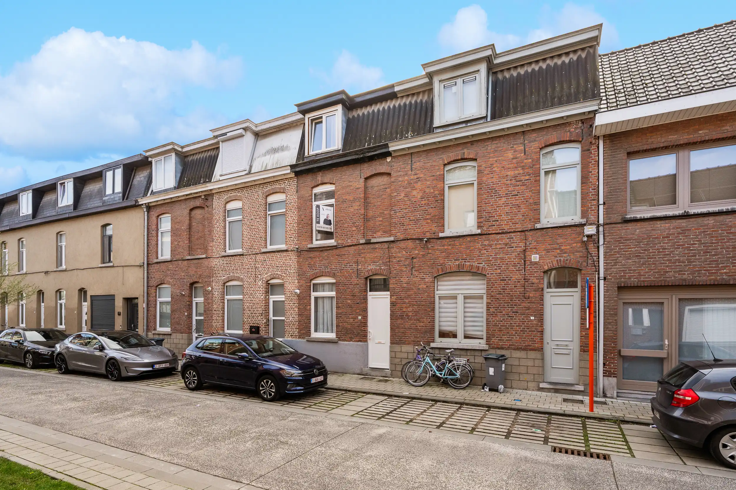 Instapklare, volledig gerenoveerde woning in centrum Lokeren foto {{pictureIndex}}