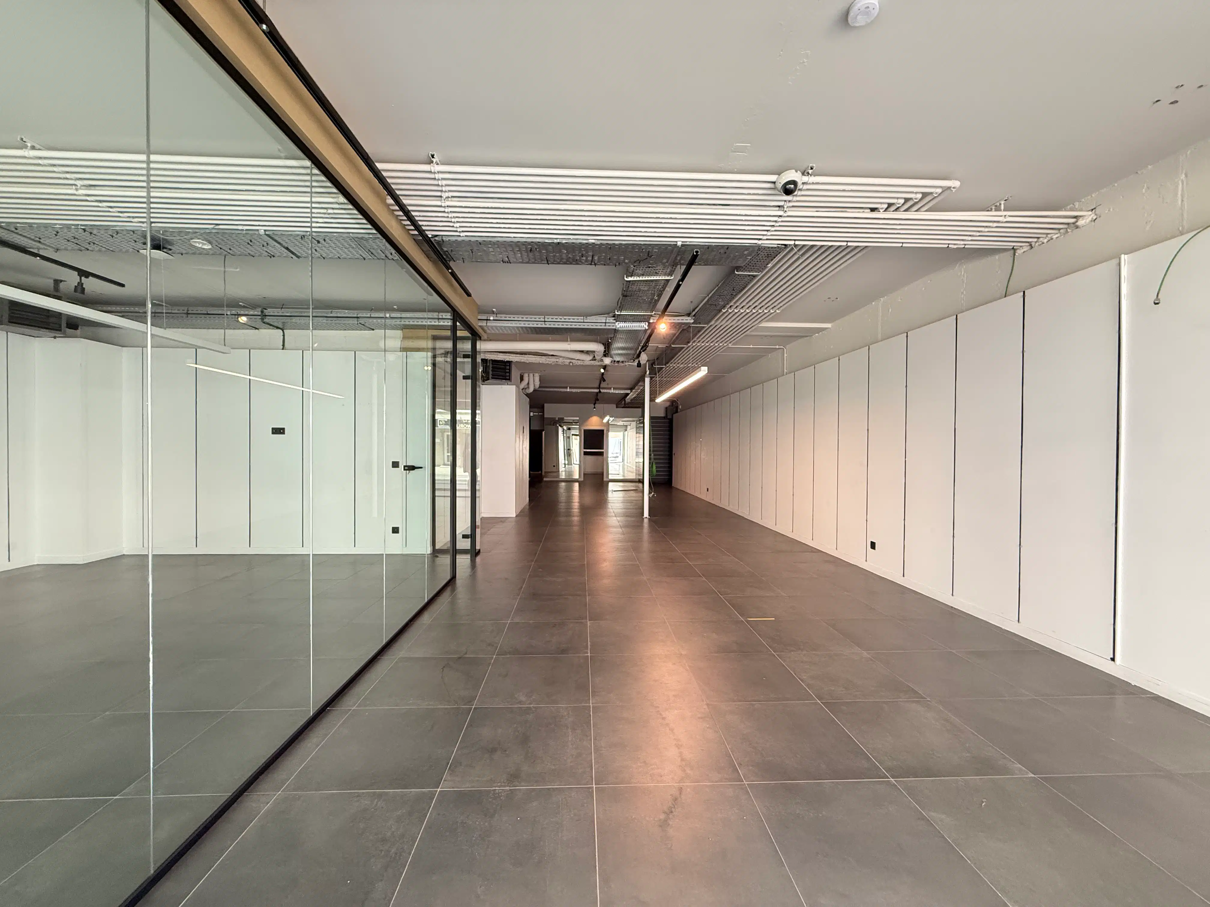 Handelsgelijkvloers 250 m² foto 3