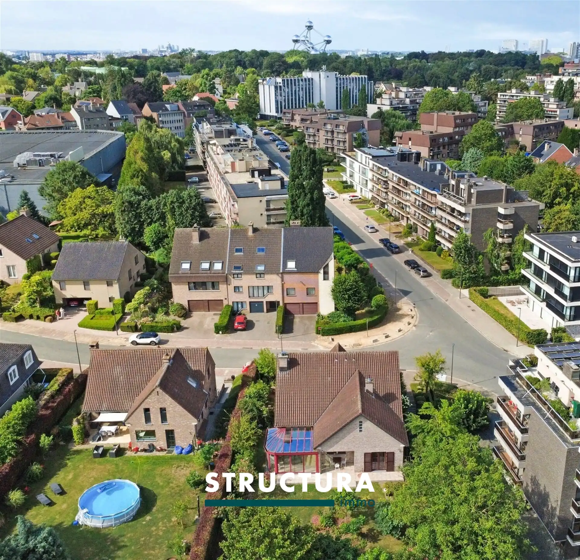 Karaktervolle en ruime villa met 4 slaapkamers en twee badkamers met sterke bouwkwaliteit op een uitstekende locatie foto 5