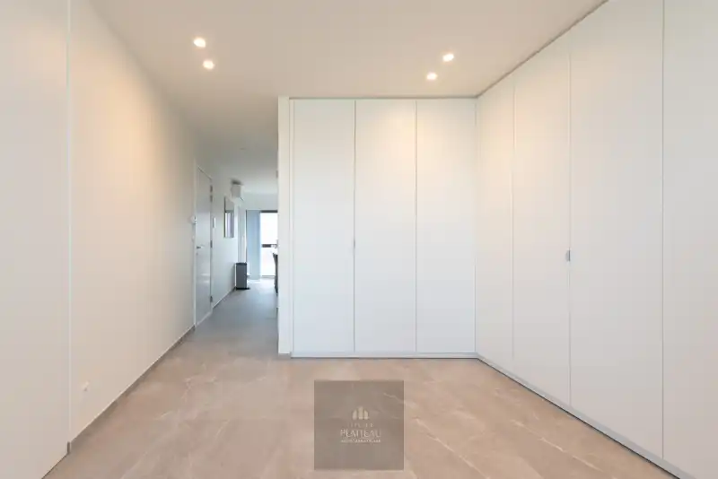 Instapklaar recent luxueus duplex-appartement met 2 terrassen in residentie Lectus IX. foto 12