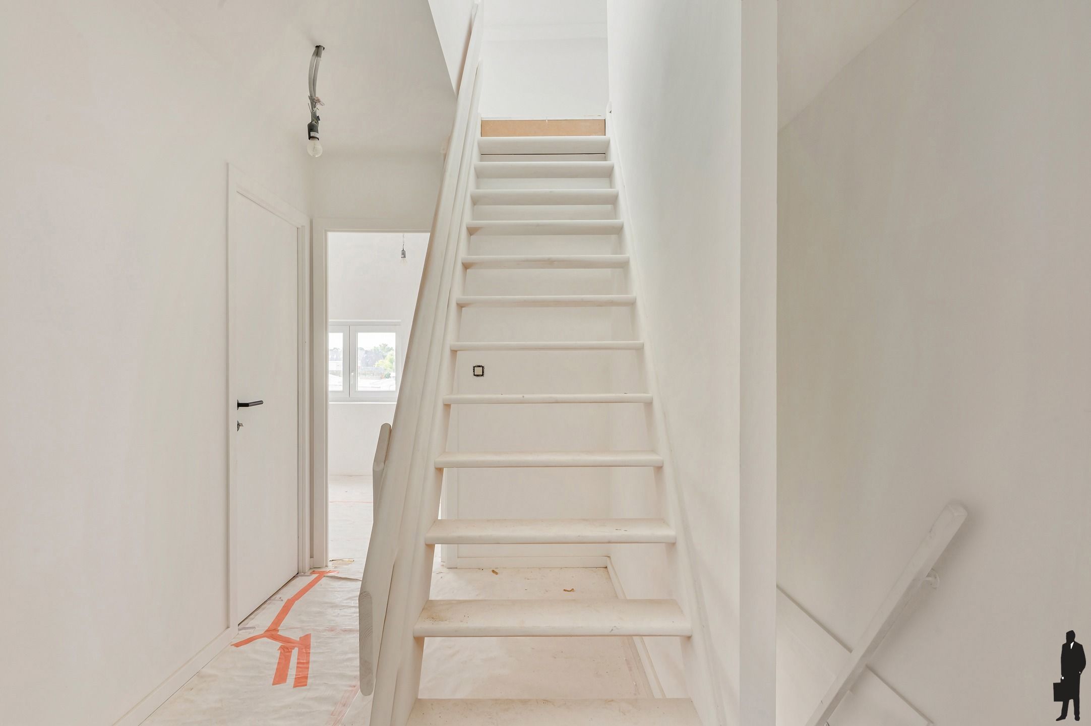 Handelsgelijkvloers met gerenoveerde triplex in het centrum! foto 12