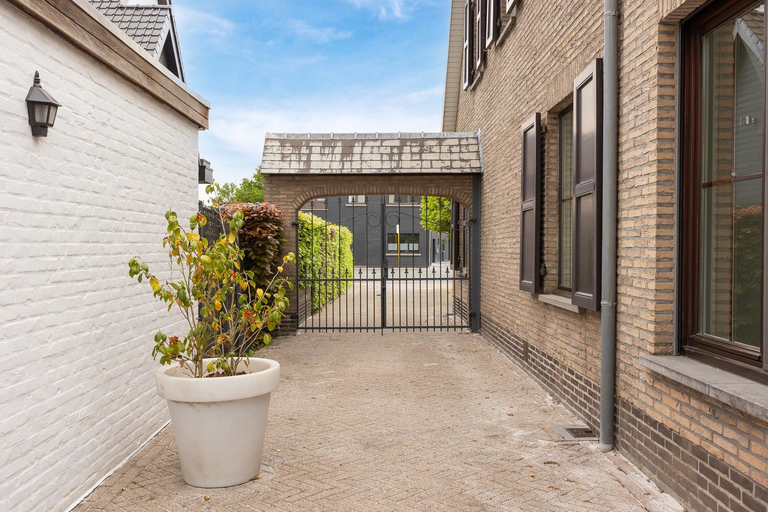 Instapklare, ruime woning met 4 slaapkamers, zonnig terras en multifunctioneel bijgebouw foto 30
