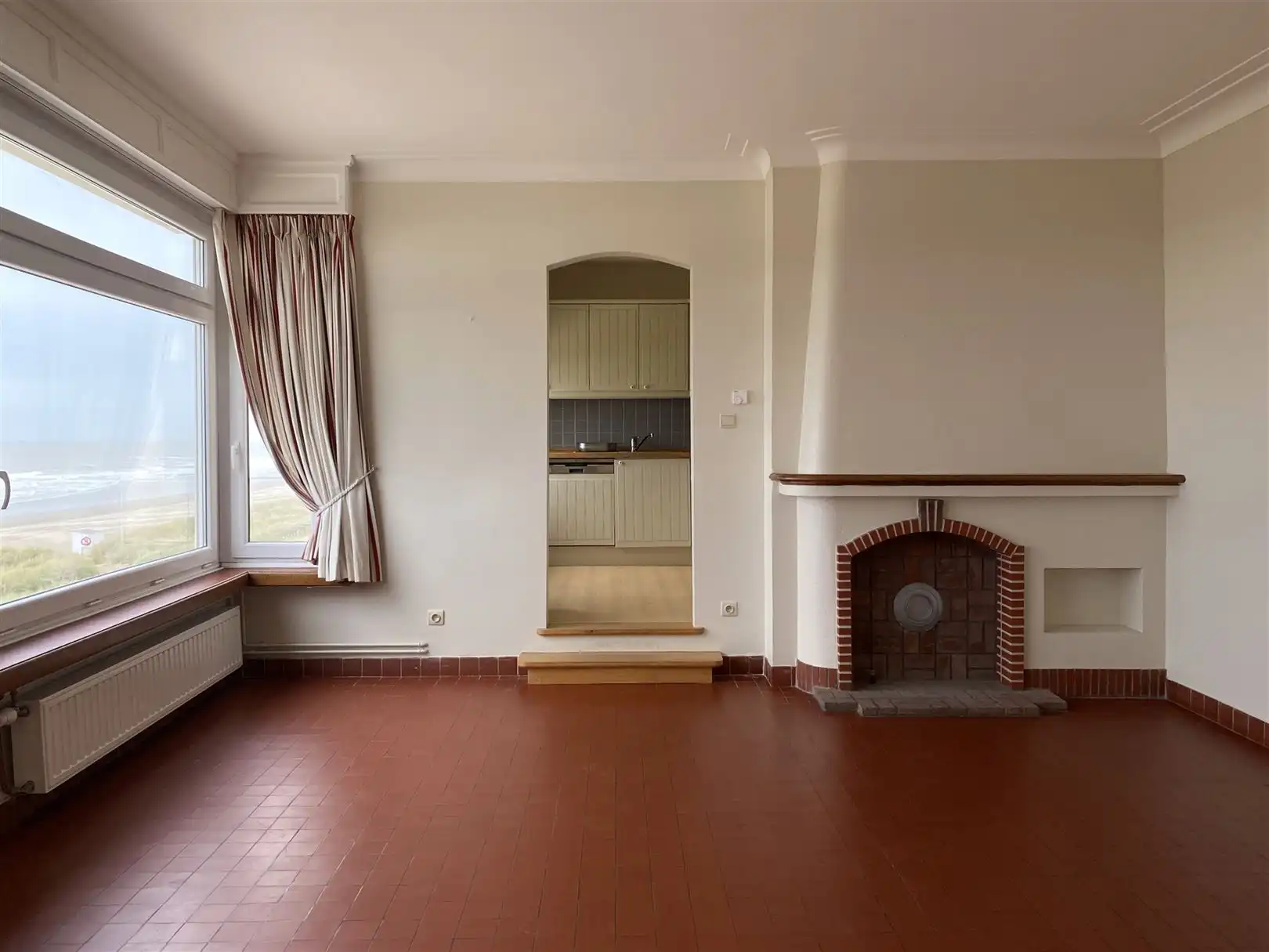 ongemeubeld appartement met frontaal zeezicht foto 4