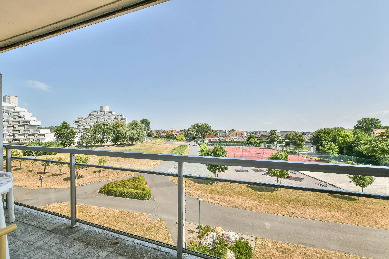 Instapklaar éénslaapkamerappartement met terras in Park Atlantis te De Haan foto 9