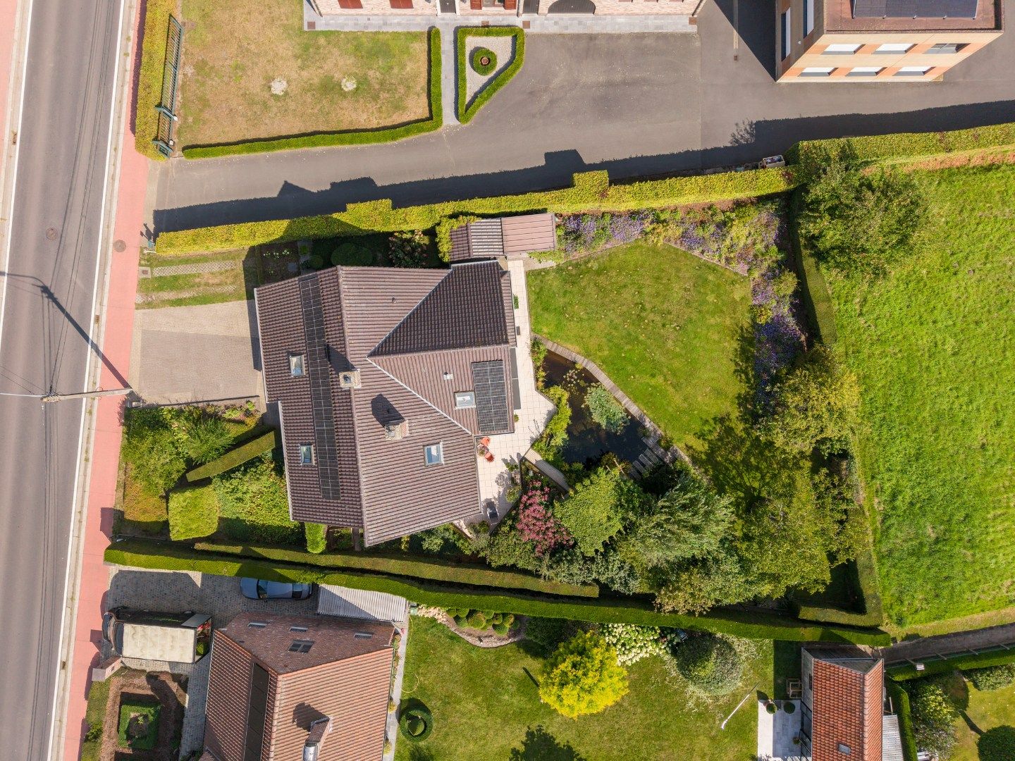 Tijdloze, instapklare, ruime villa met 4 slaapkamers foto 3